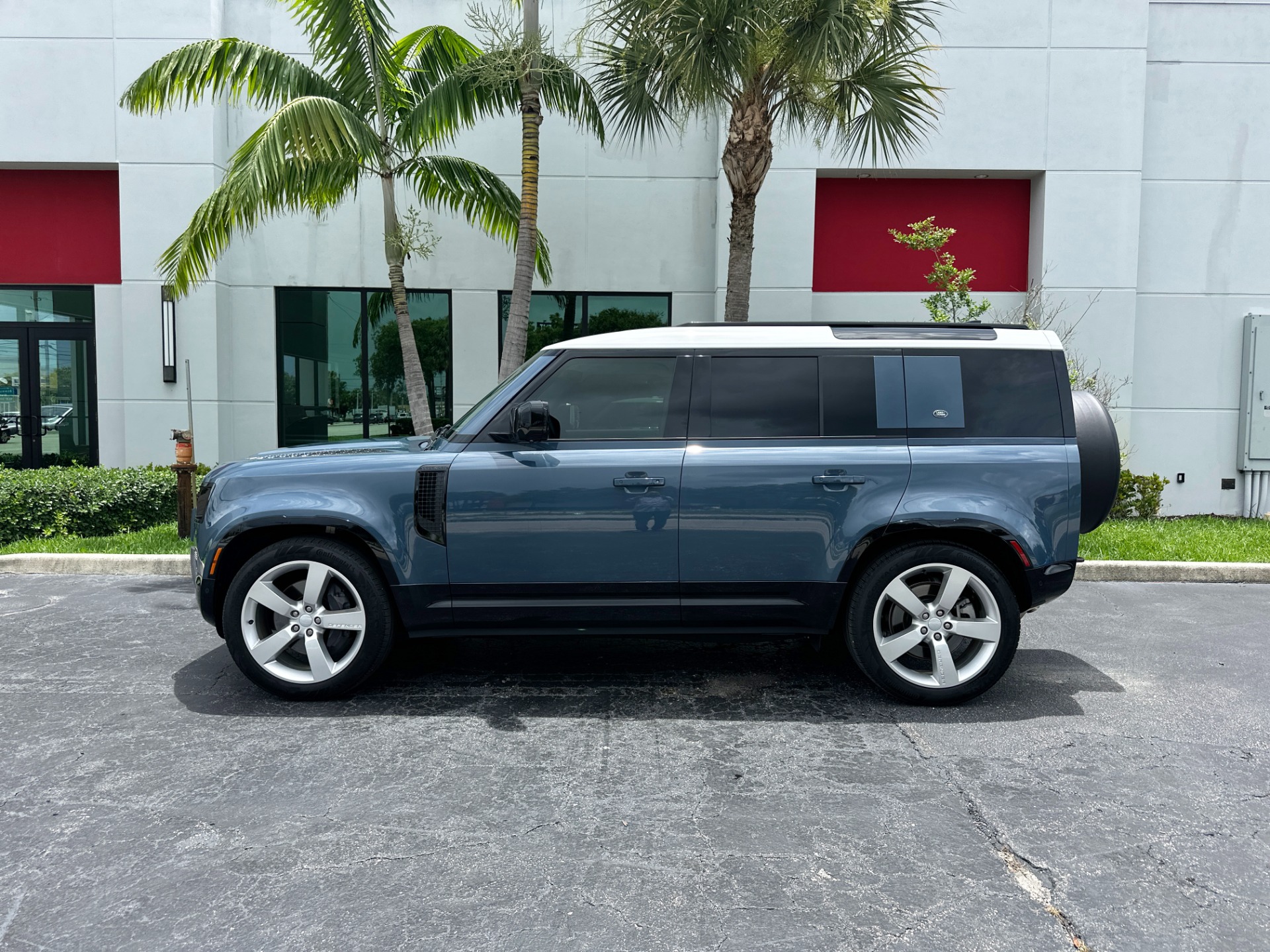 Used-2023-Land-Rover-Defender-110-SE
