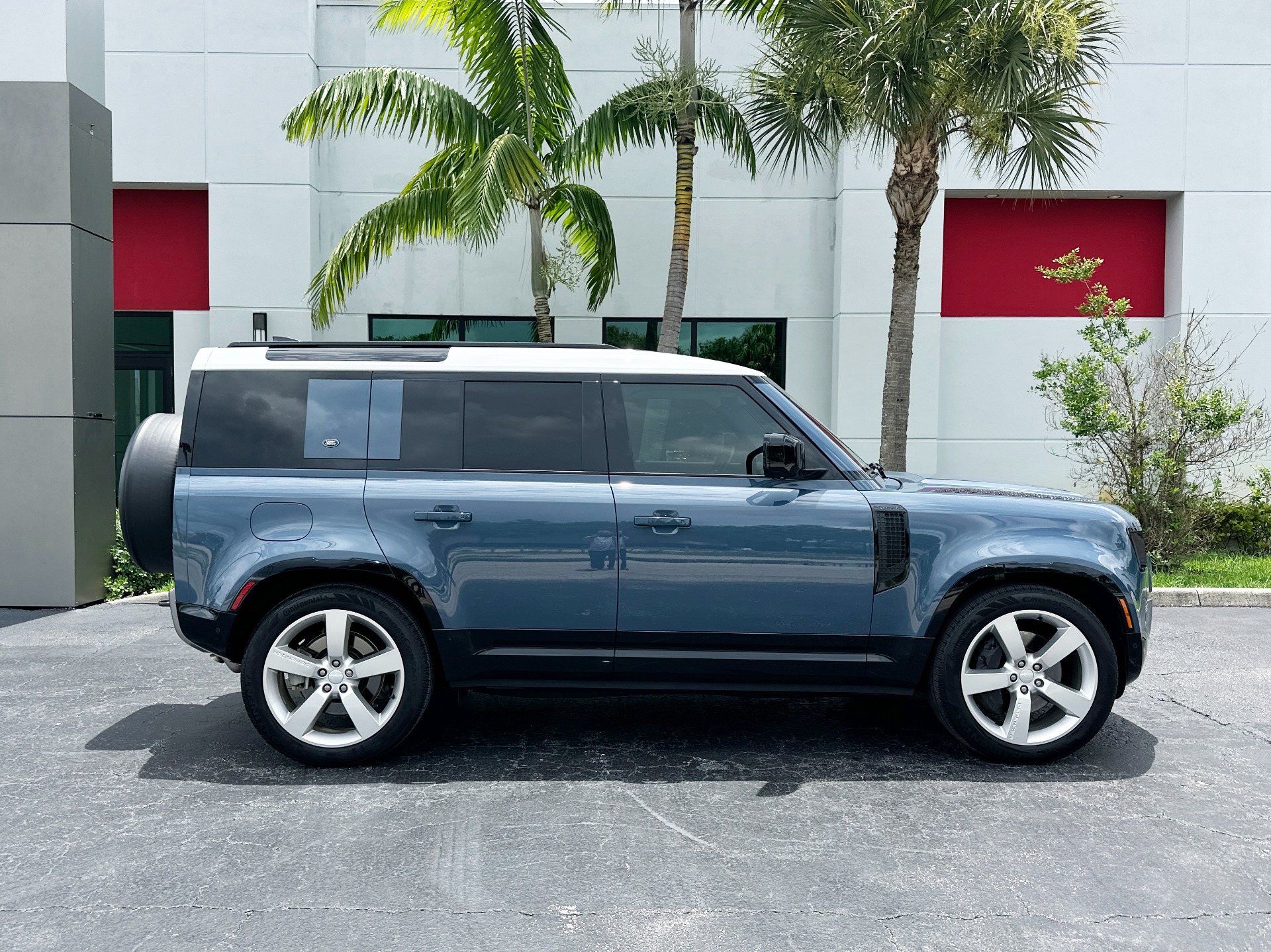 Used-2023-Land-Rover-Defender-110-SE