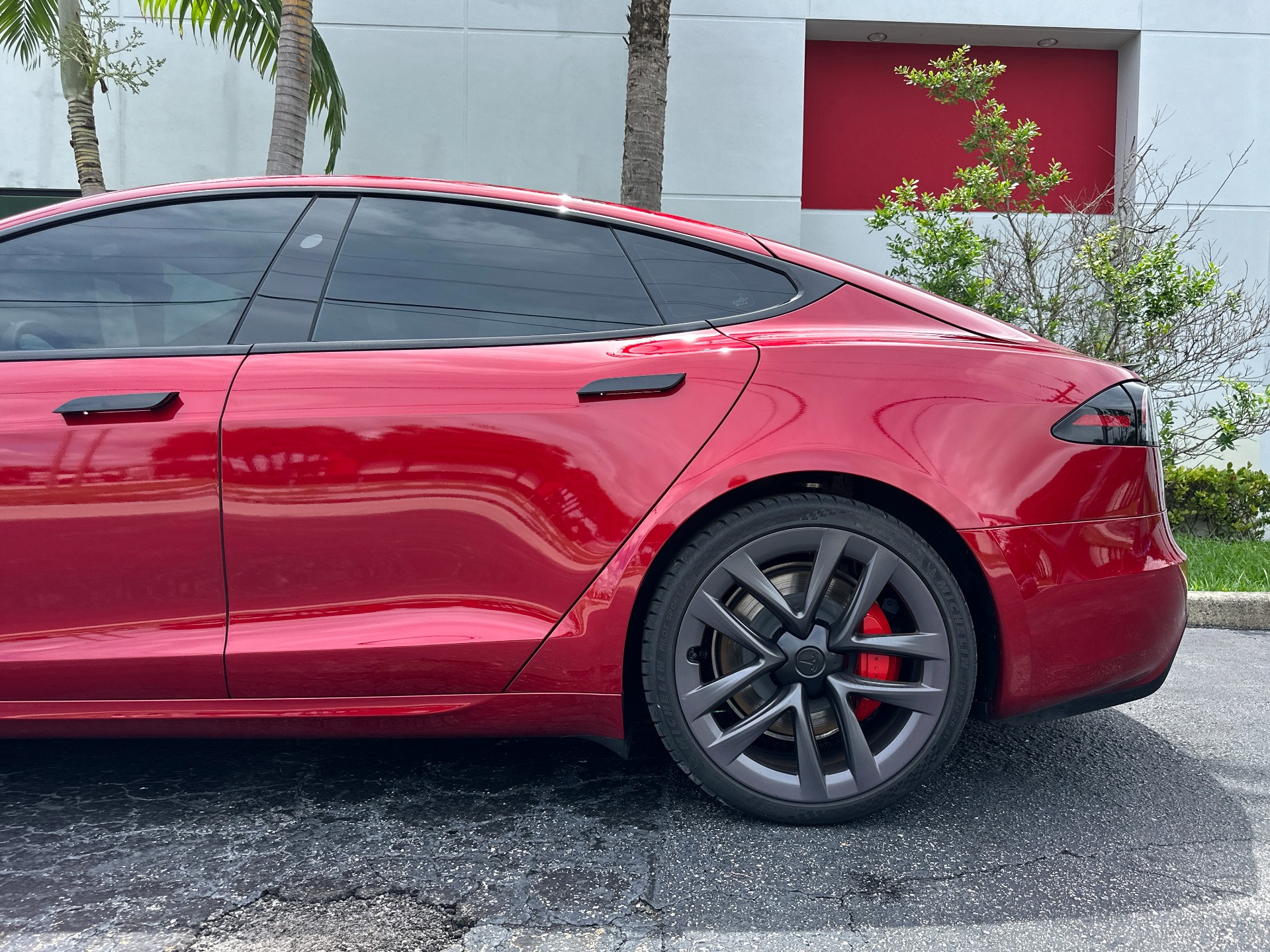 Used-2023-Tesla-Model-S-Plaid