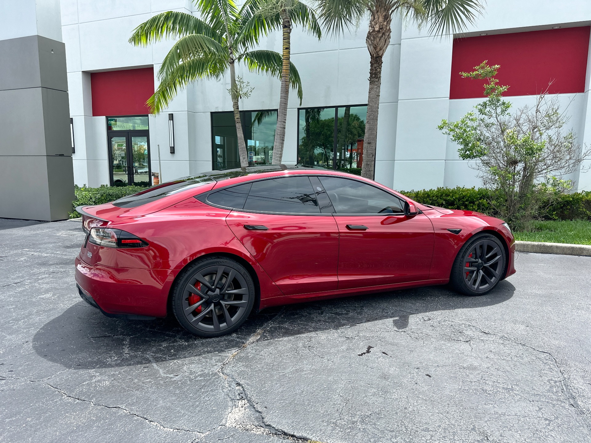Used-2023-Tesla-Model-S-Plaid