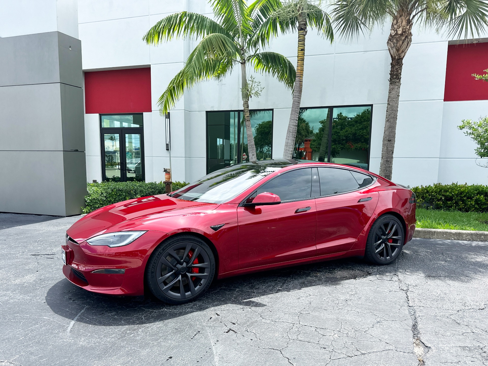 Used-2023-Tesla-Model-S-Plaid