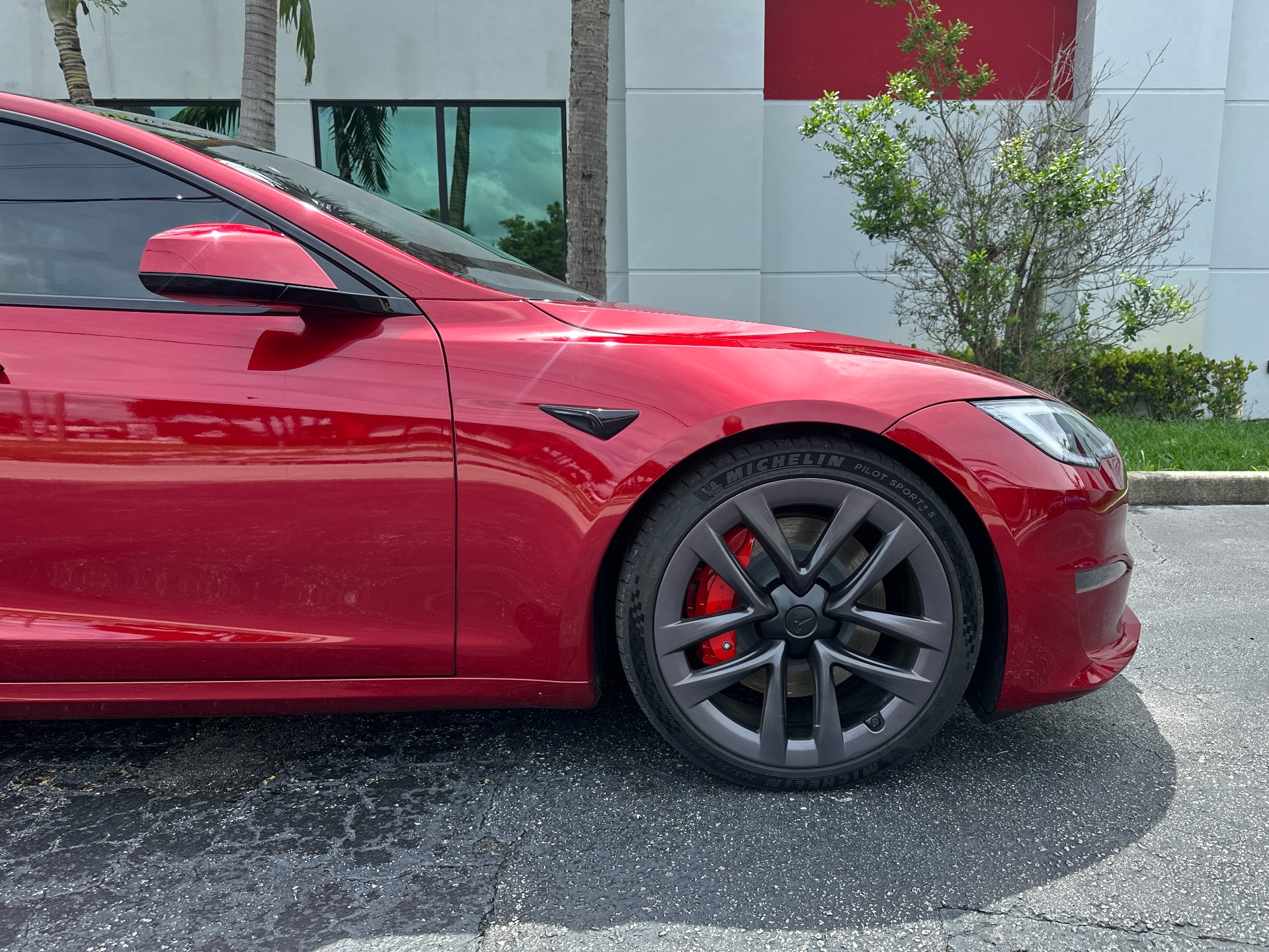 Used-2023-Tesla-Model-S-Plaid