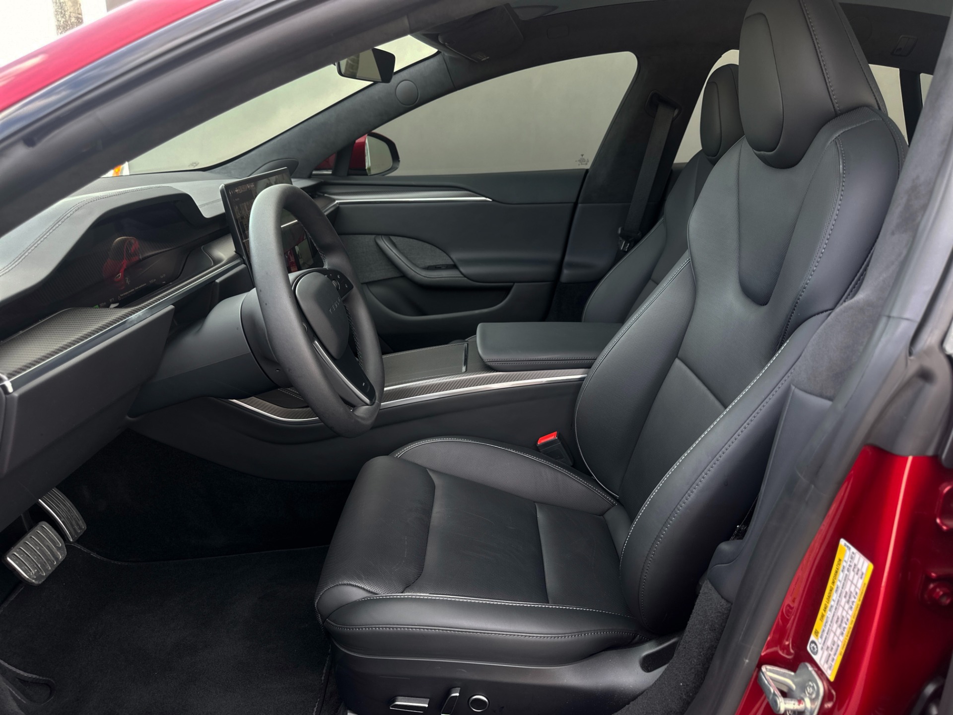 Used-2023-Tesla-Model-S-Plaid