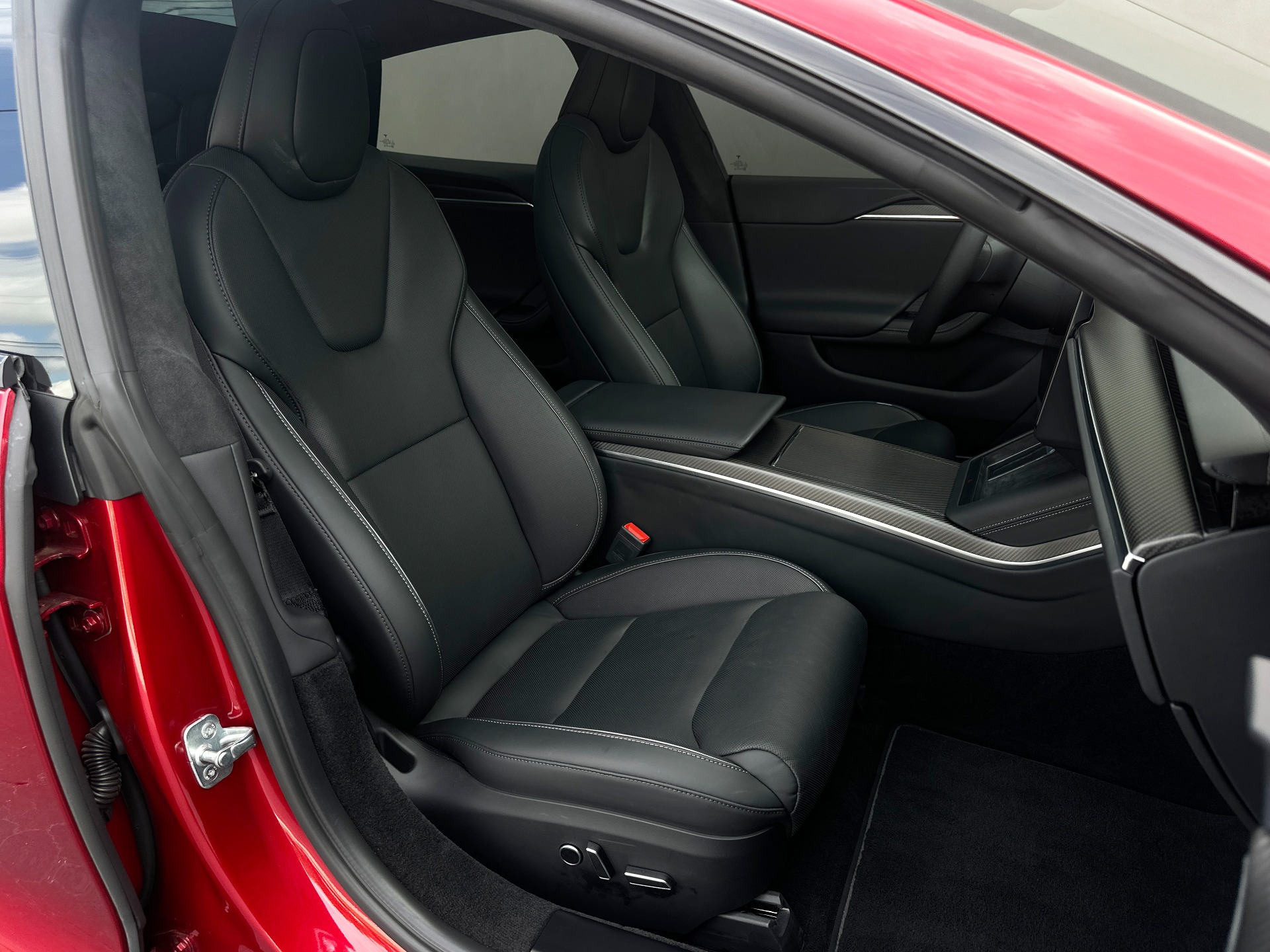 Used-2023-Tesla-Model-S-Plaid