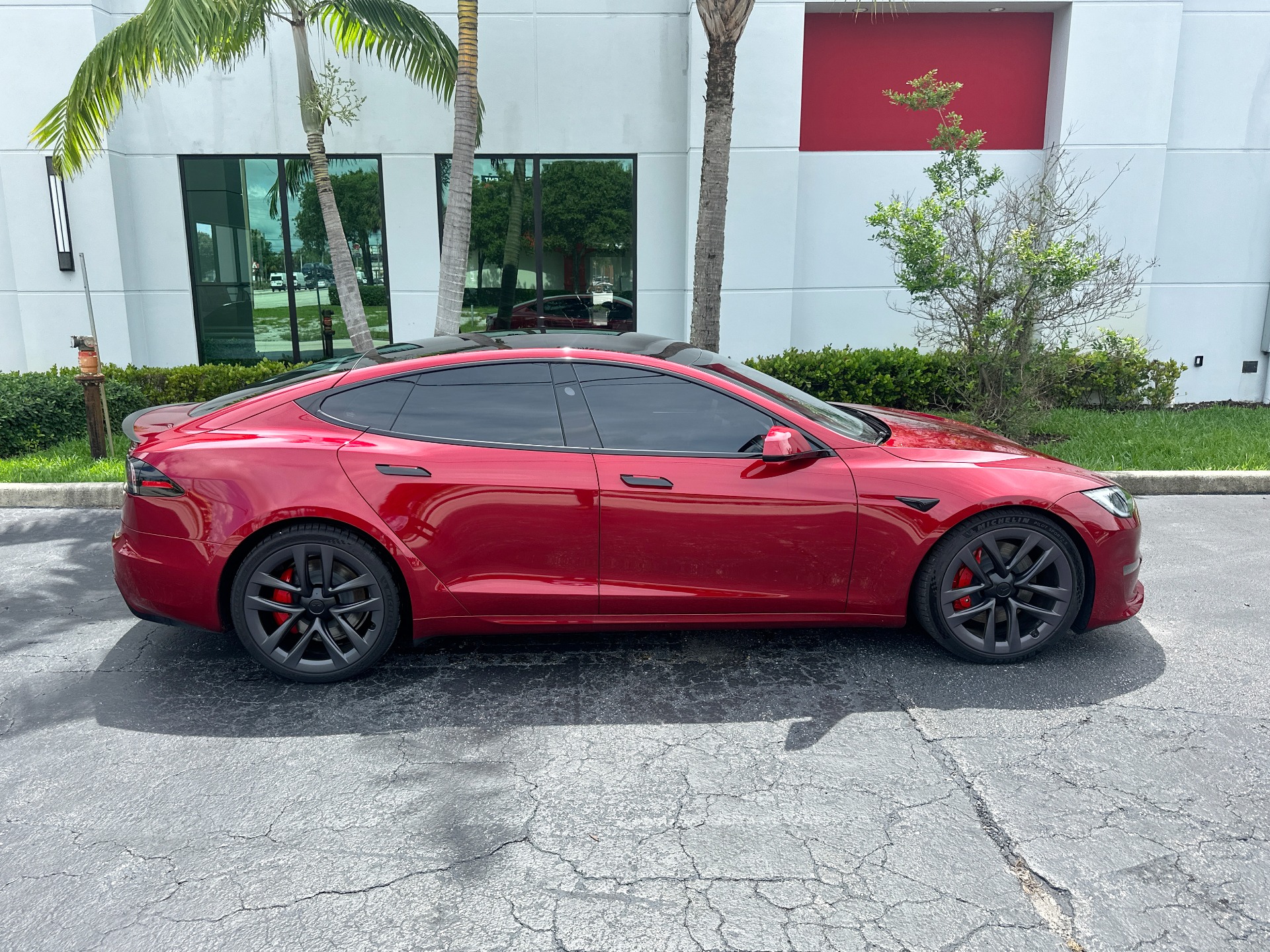 Used-2023-Tesla-Model-S-Plaid