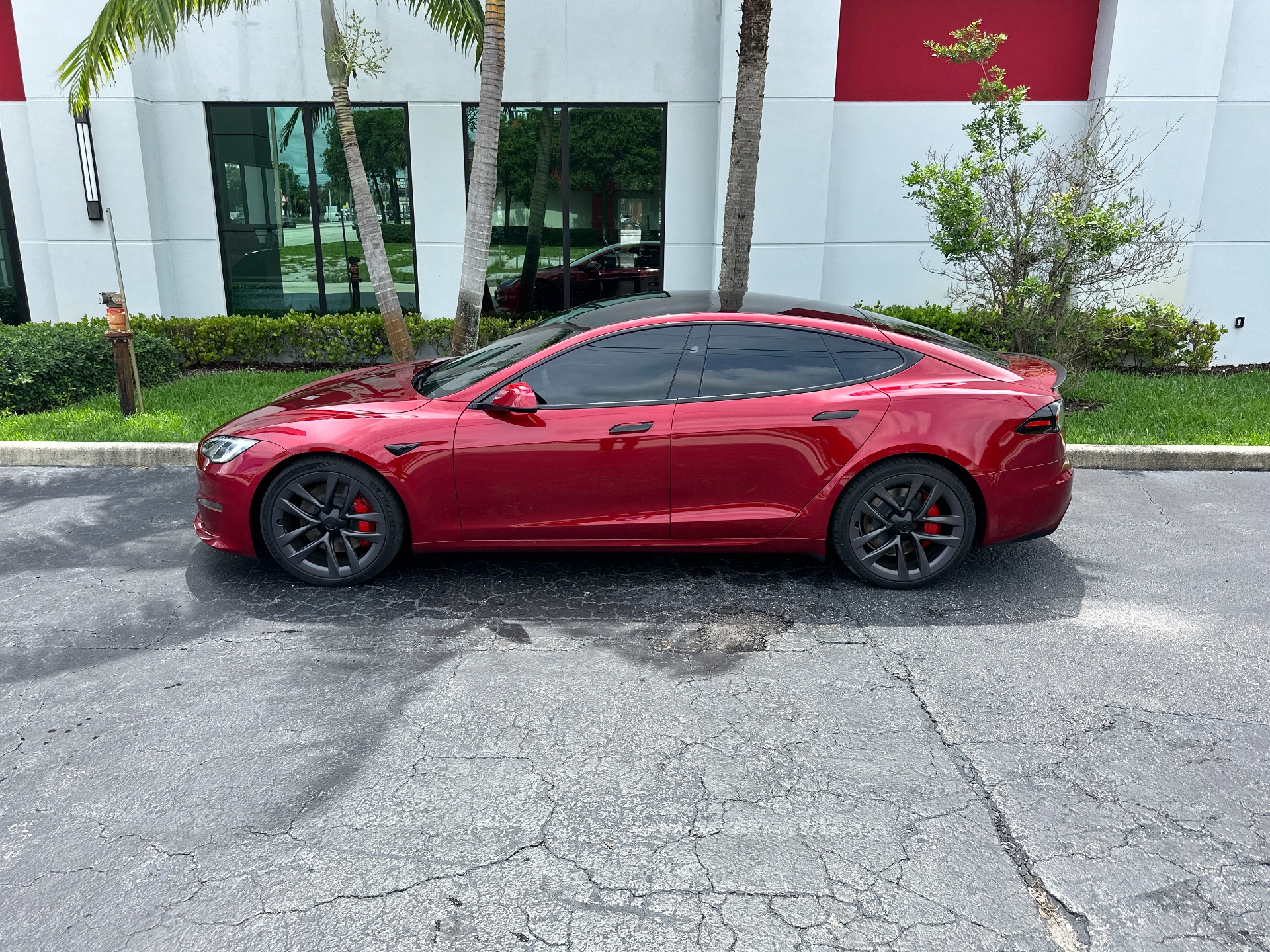 Used-2023-Tesla-Model-S-Plaid