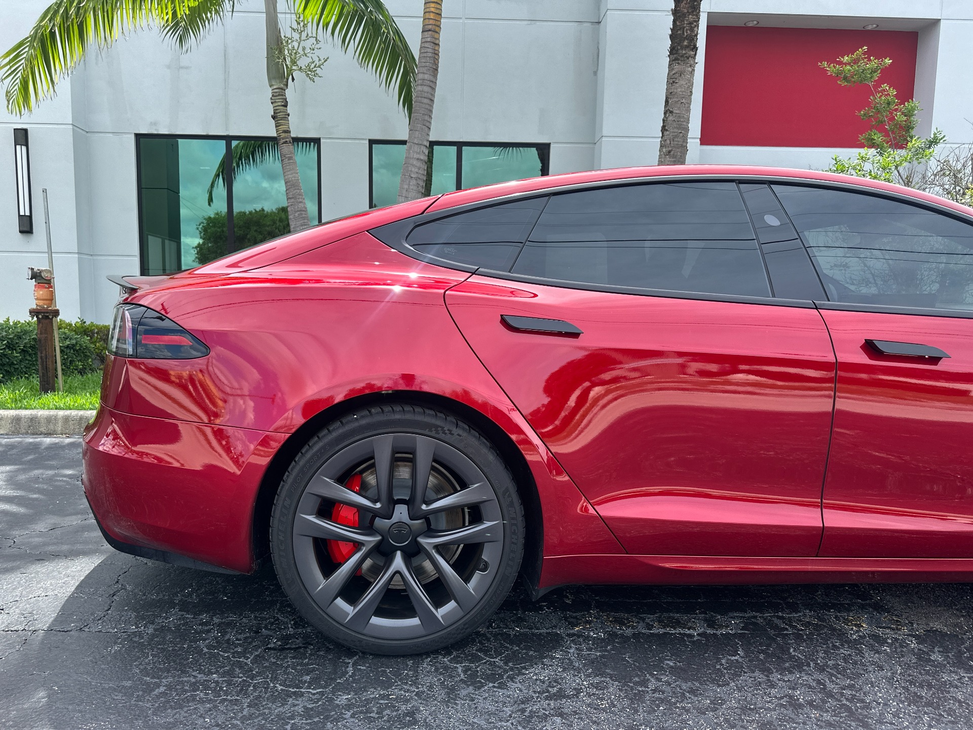 Used-2023-Tesla-Model-S-Plaid