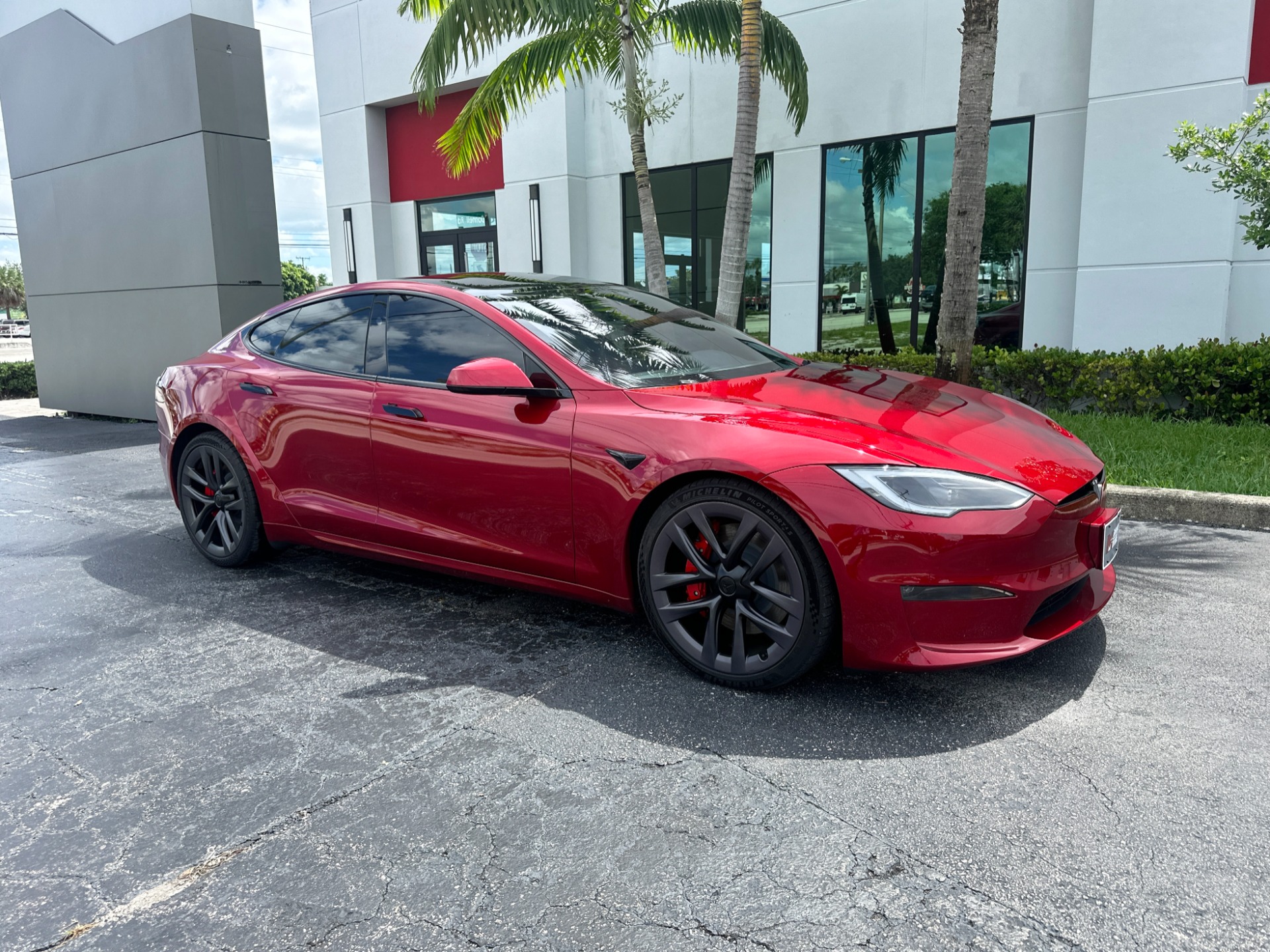 Used-2023-Tesla-Model-S-Plaid