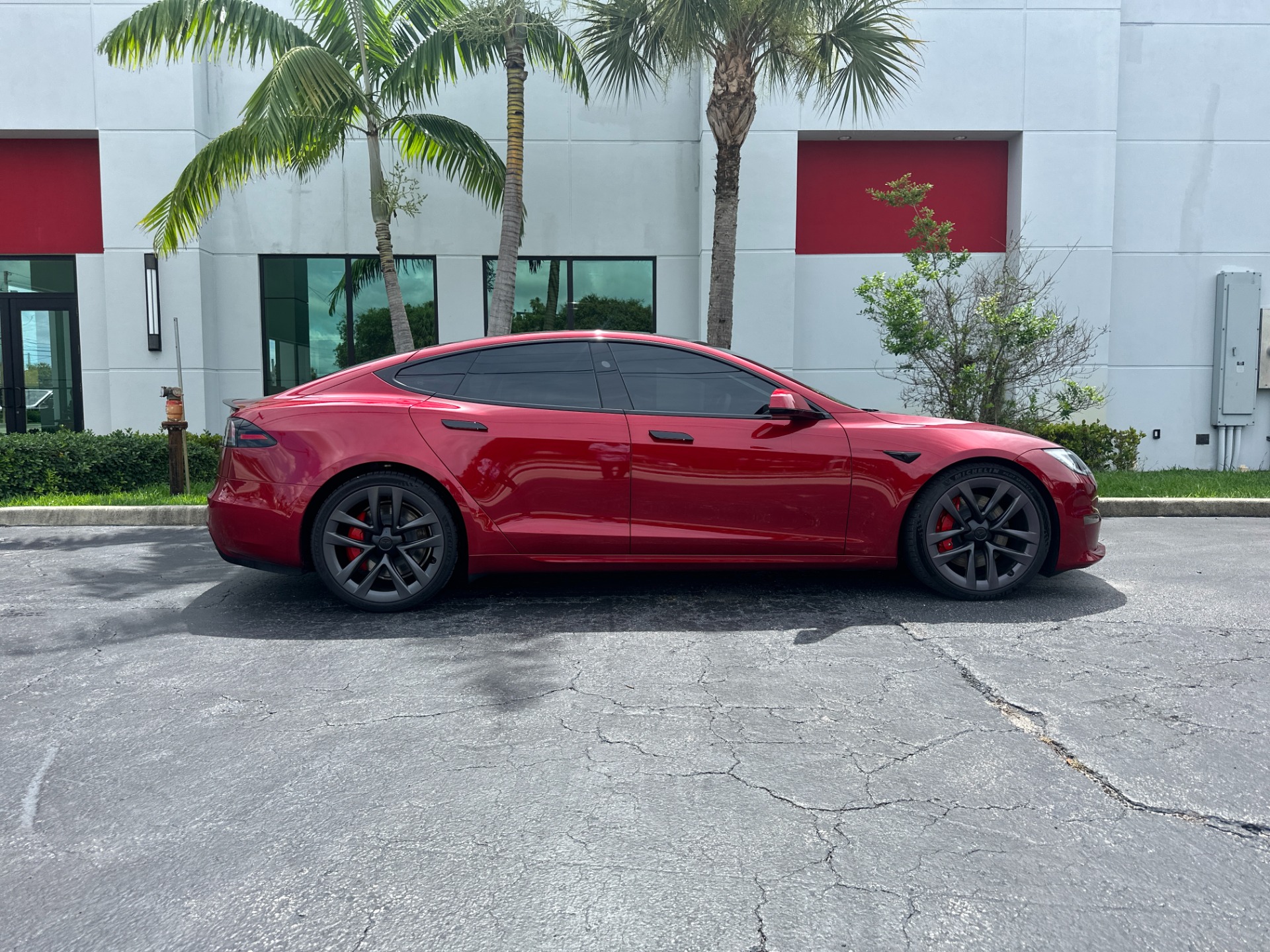Used-2023-Tesla-Model-S-Plaid