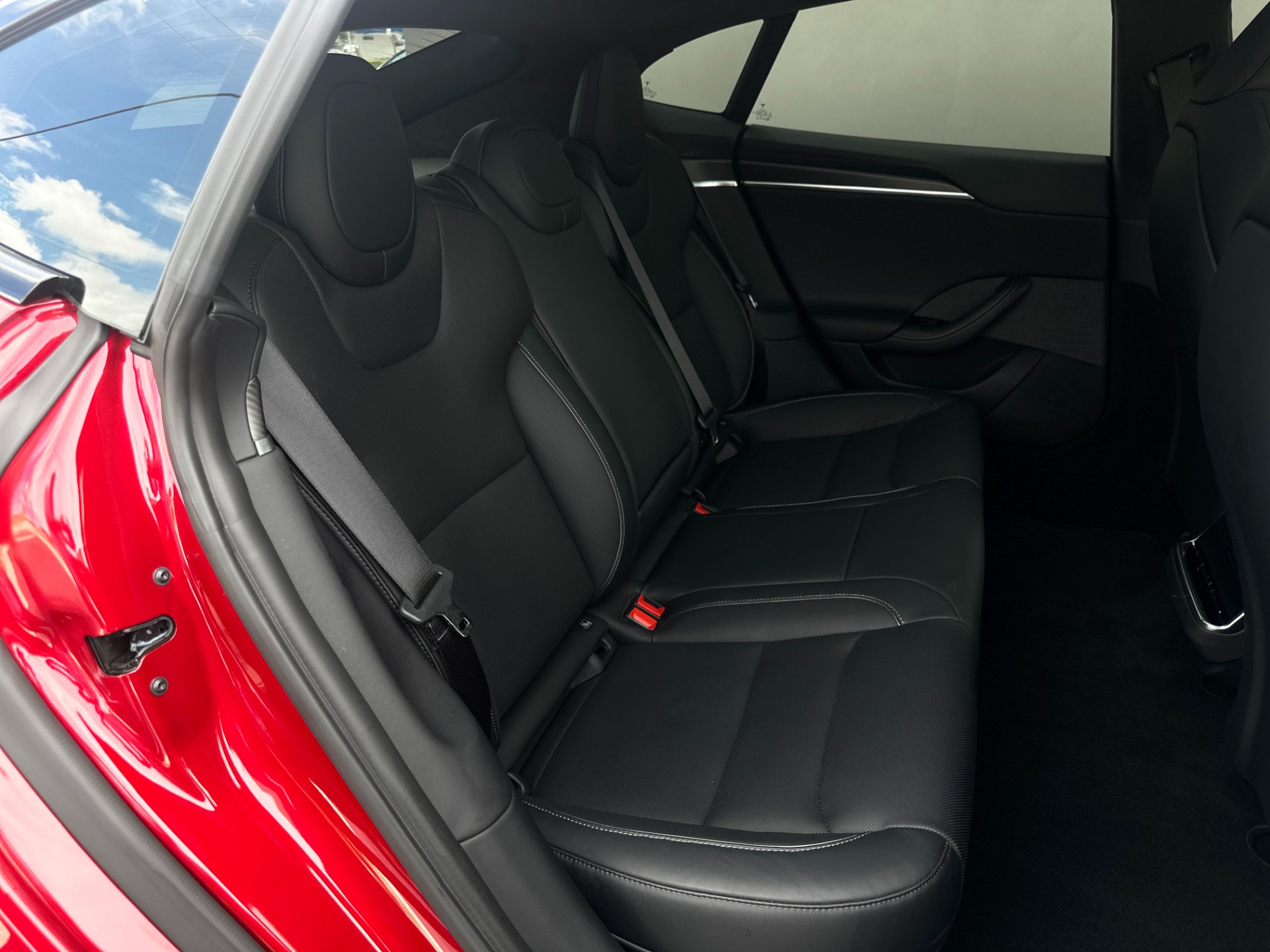 Used-2023-Tesla-Model-S-Plaid