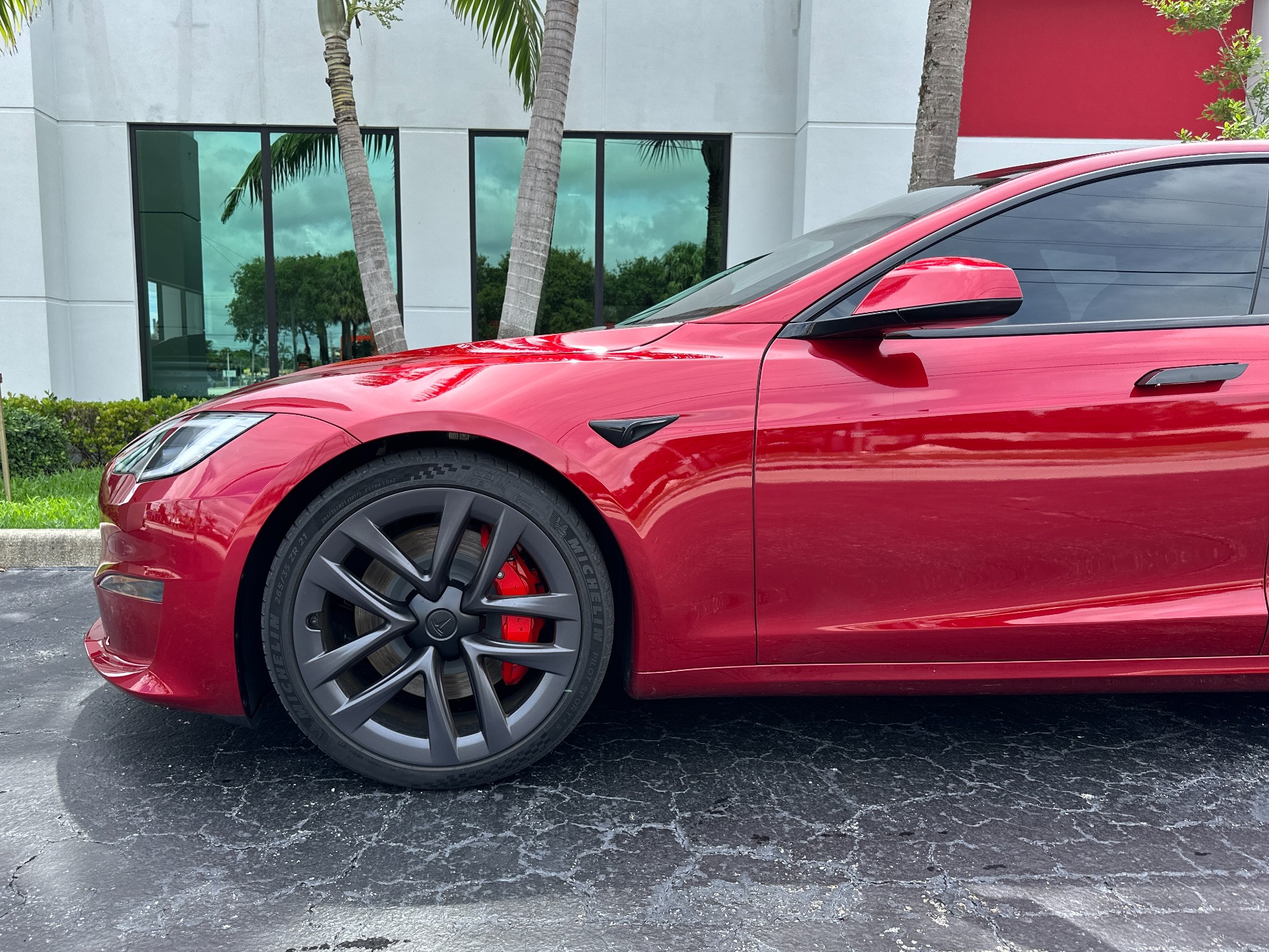 Used-2023-Tesla-Model-S-Plaid