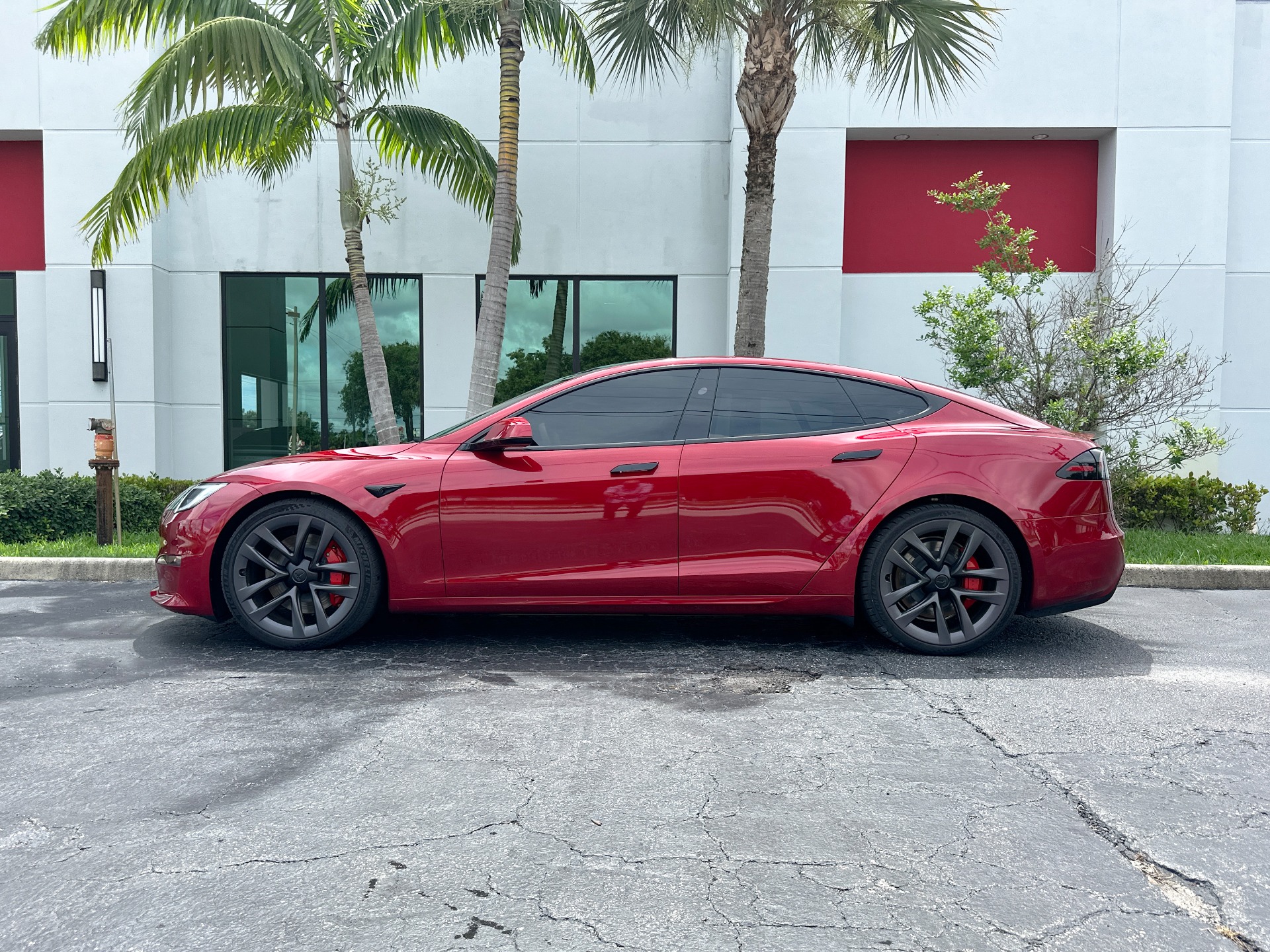 Used-2023-Tesla-Model-S-Plaid