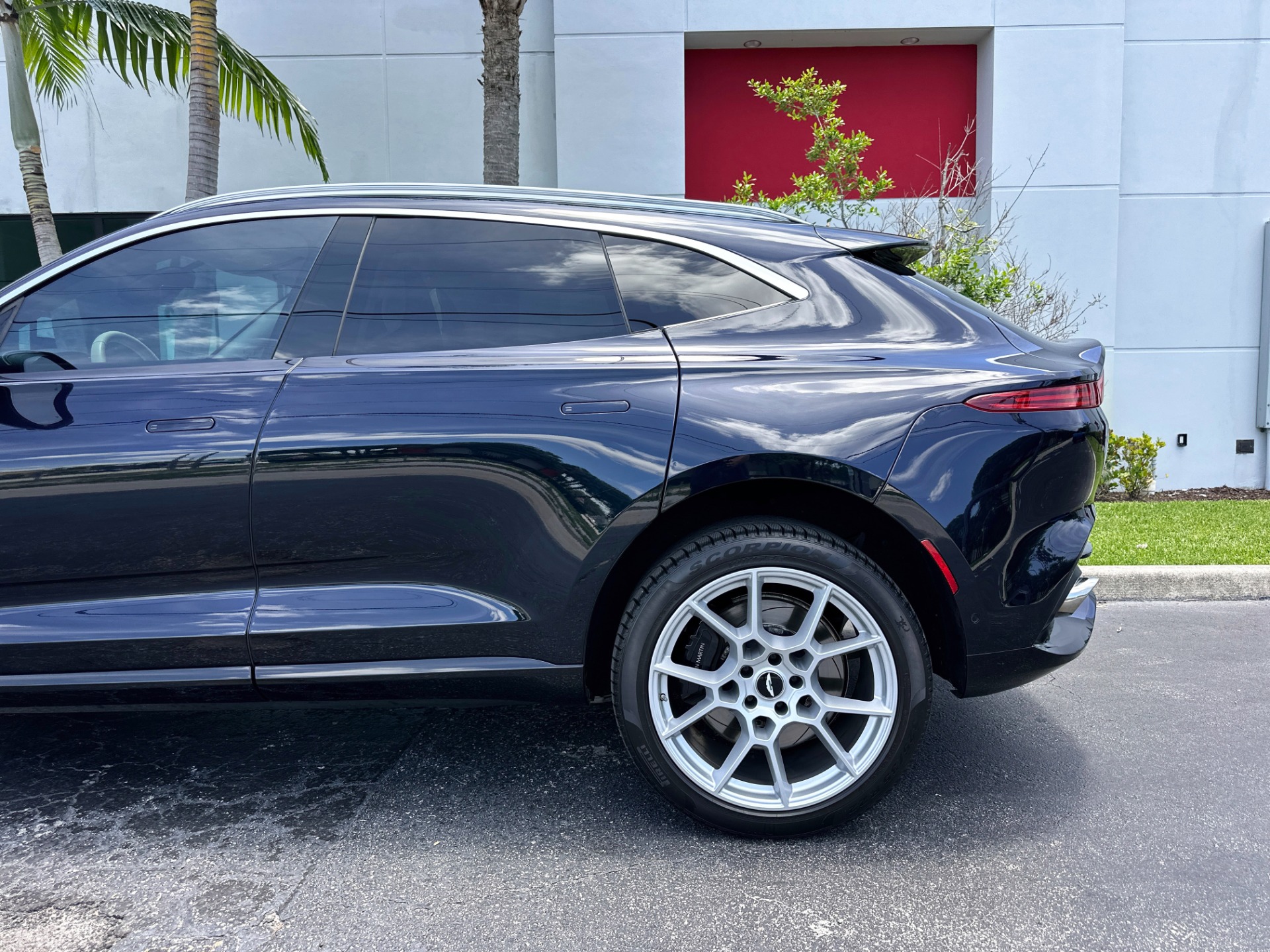 Used-2021-Aston-Martin-DBX