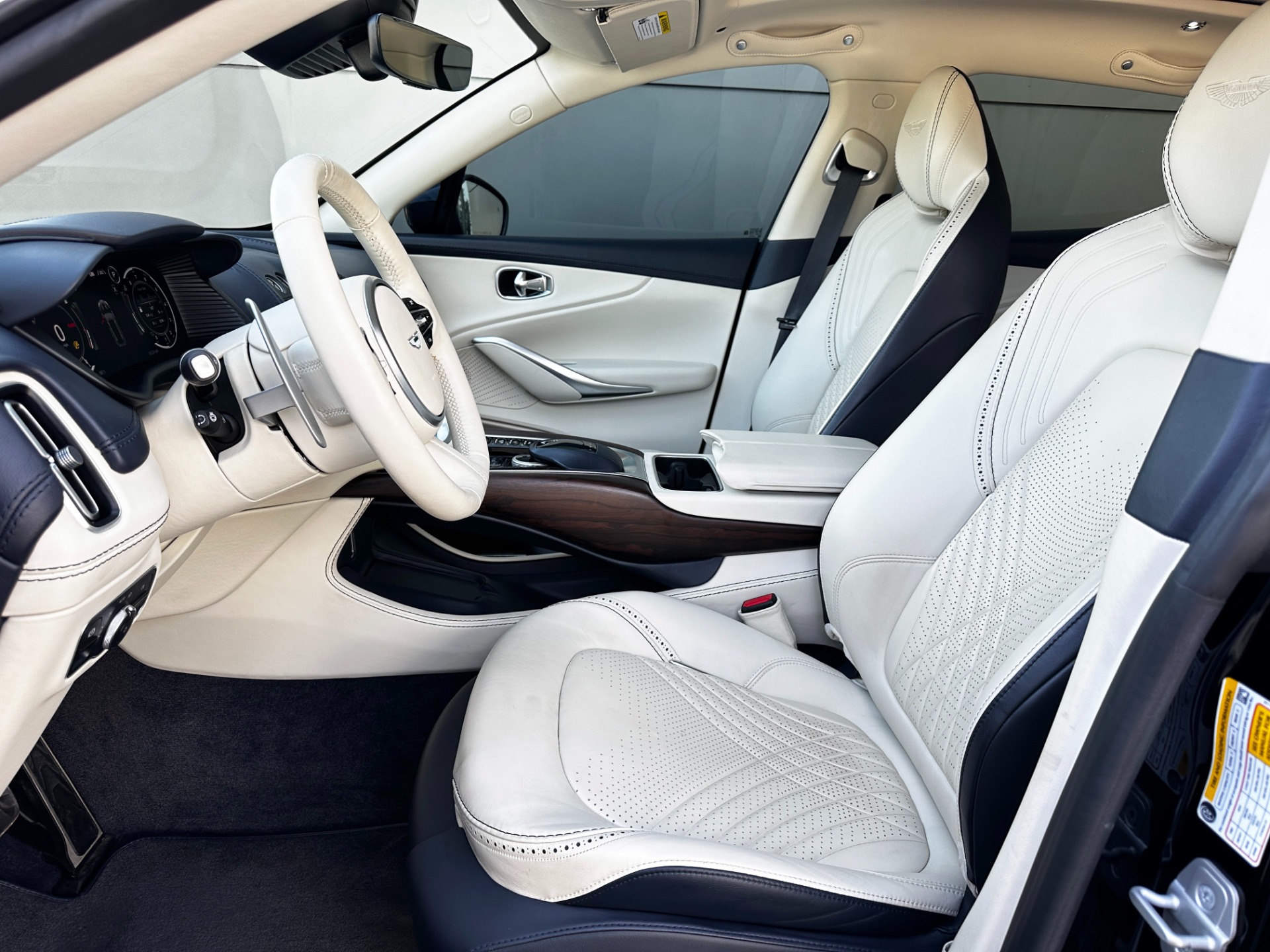 Used-2021-Aston-Martin-DBX