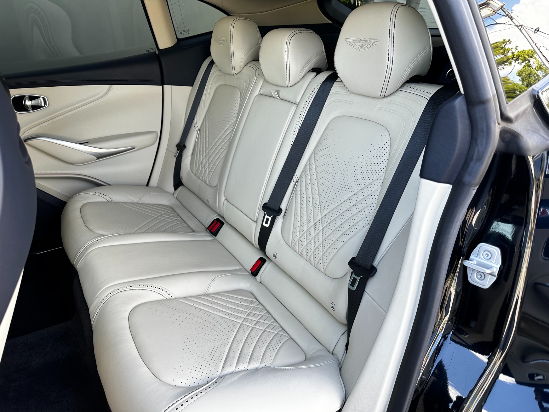 Used-2021-Aston-Martin-DBX