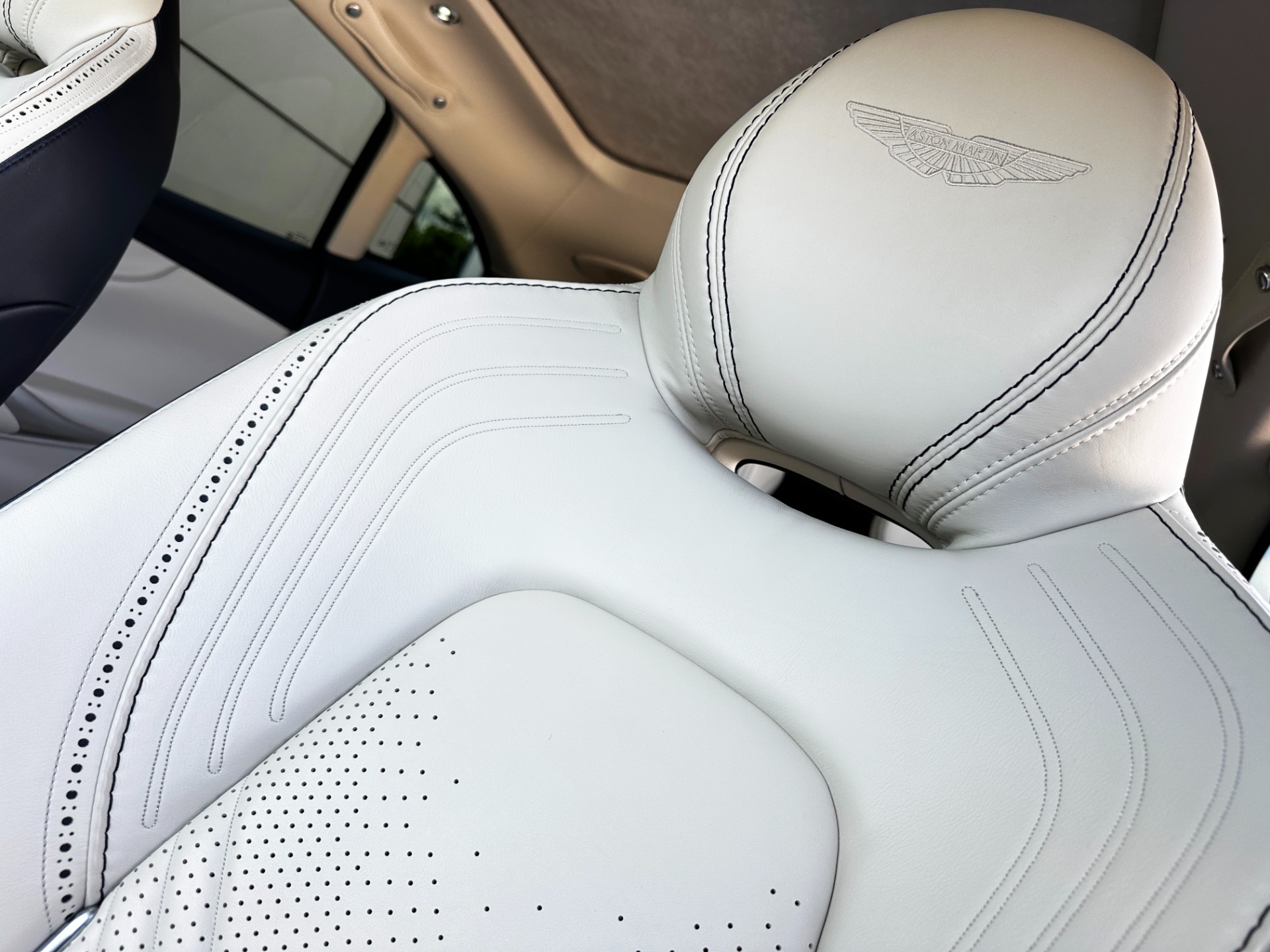 Used-2021-Aston-Martin-DBX
