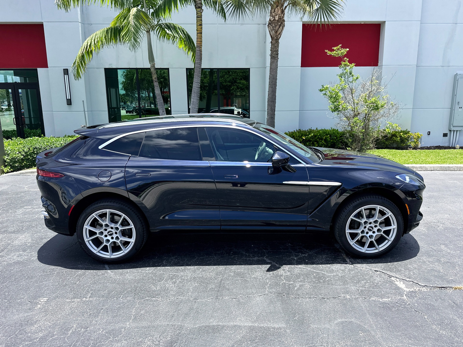 Used-2021-Aston-Martin-DBX
