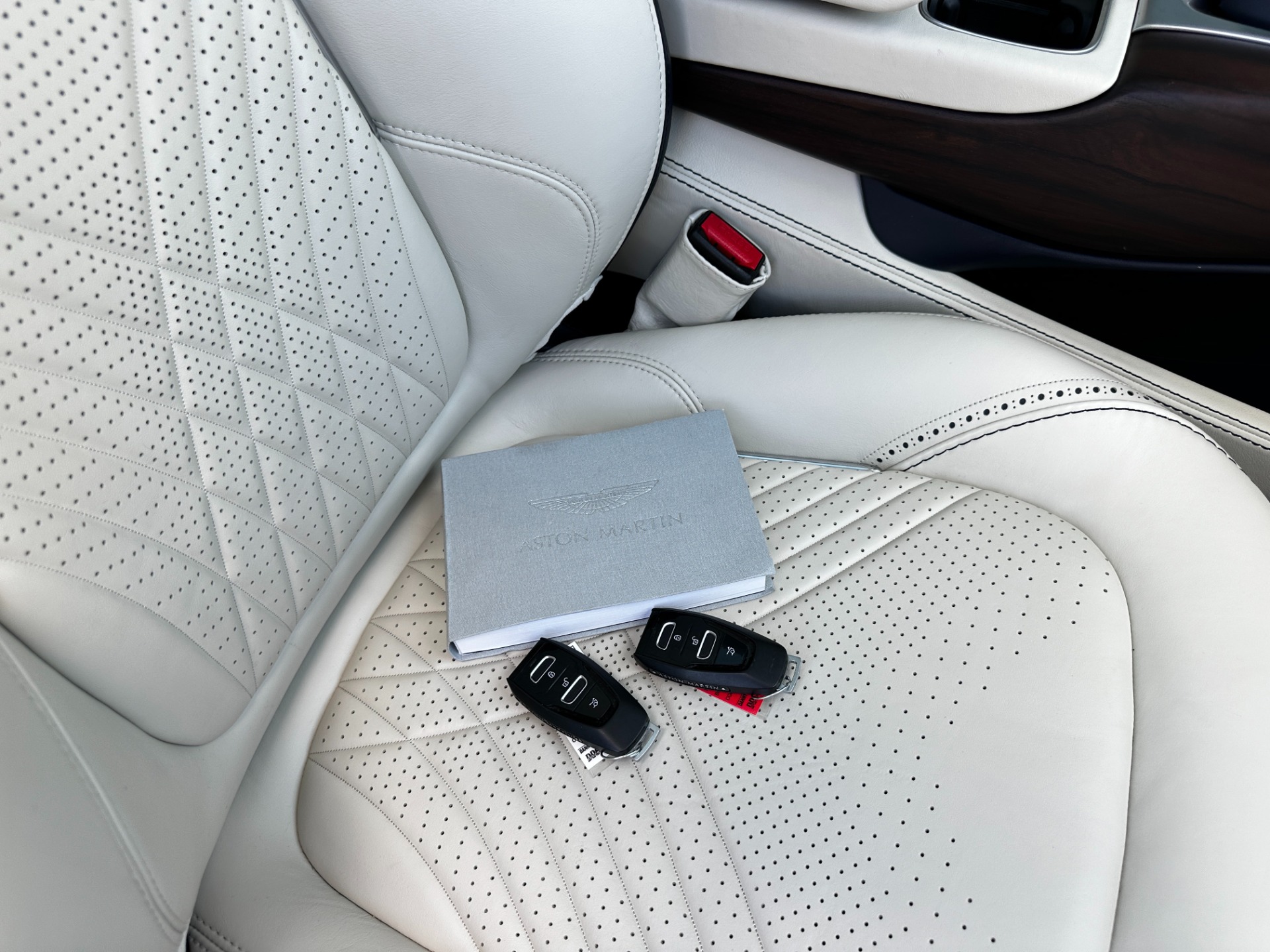 Used-2021-Aston-Martin-DBX