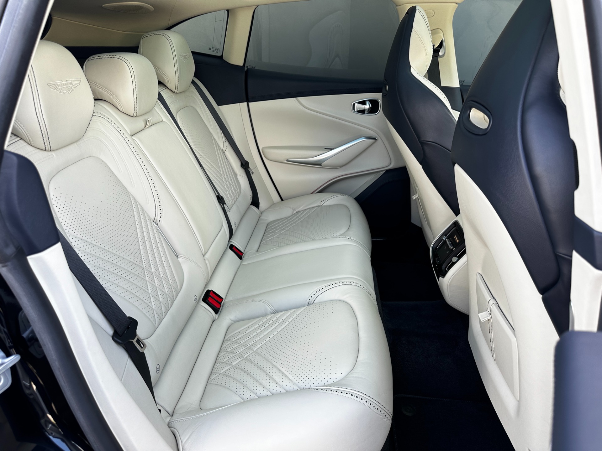 Used-2021-Aston-Martin-DBX