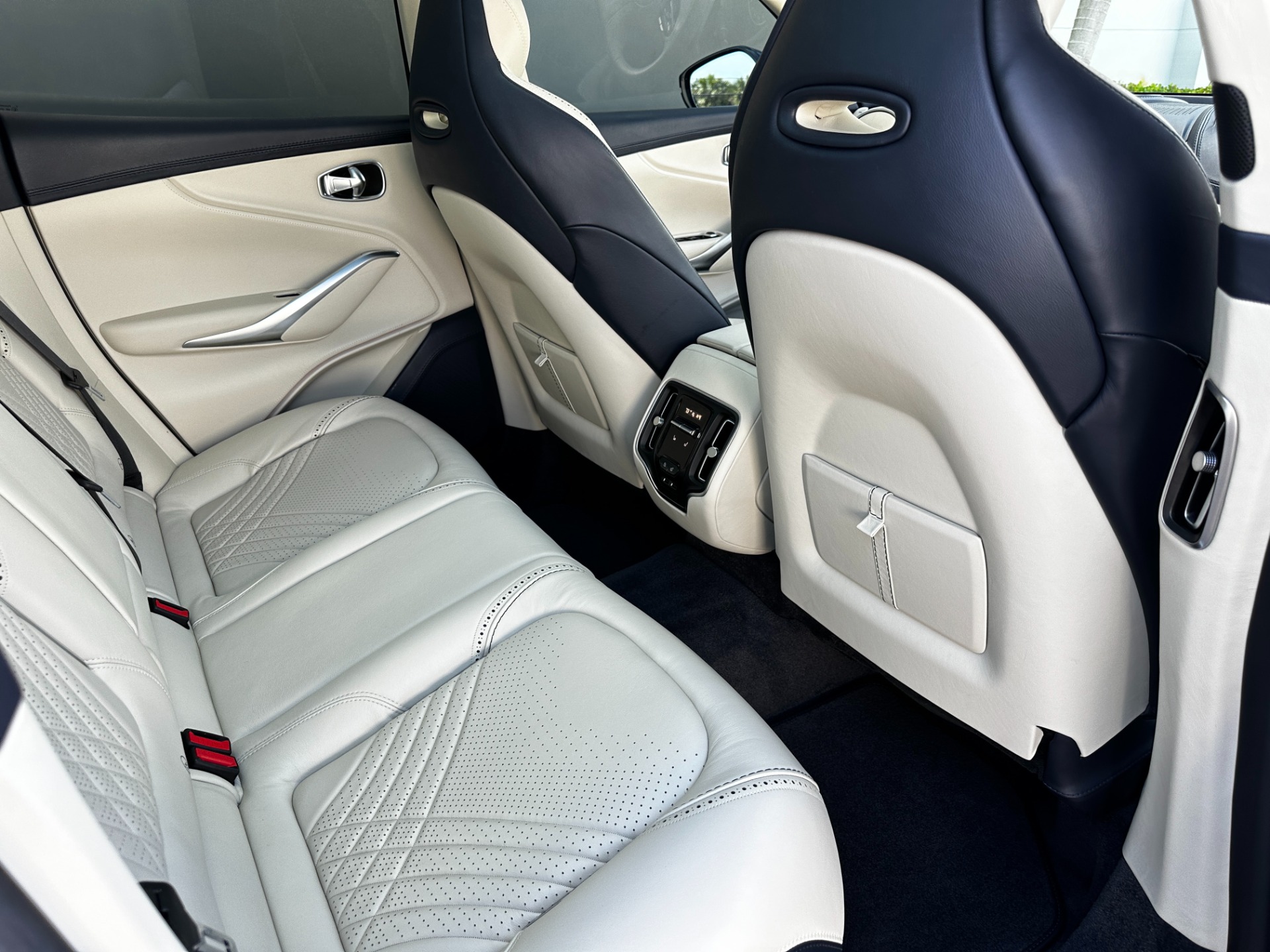 Used-2021-Aston-Martin-DBX