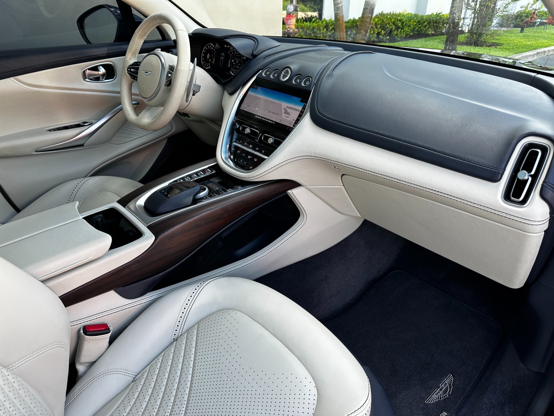 Used-2021-Aston-Martin-DBX