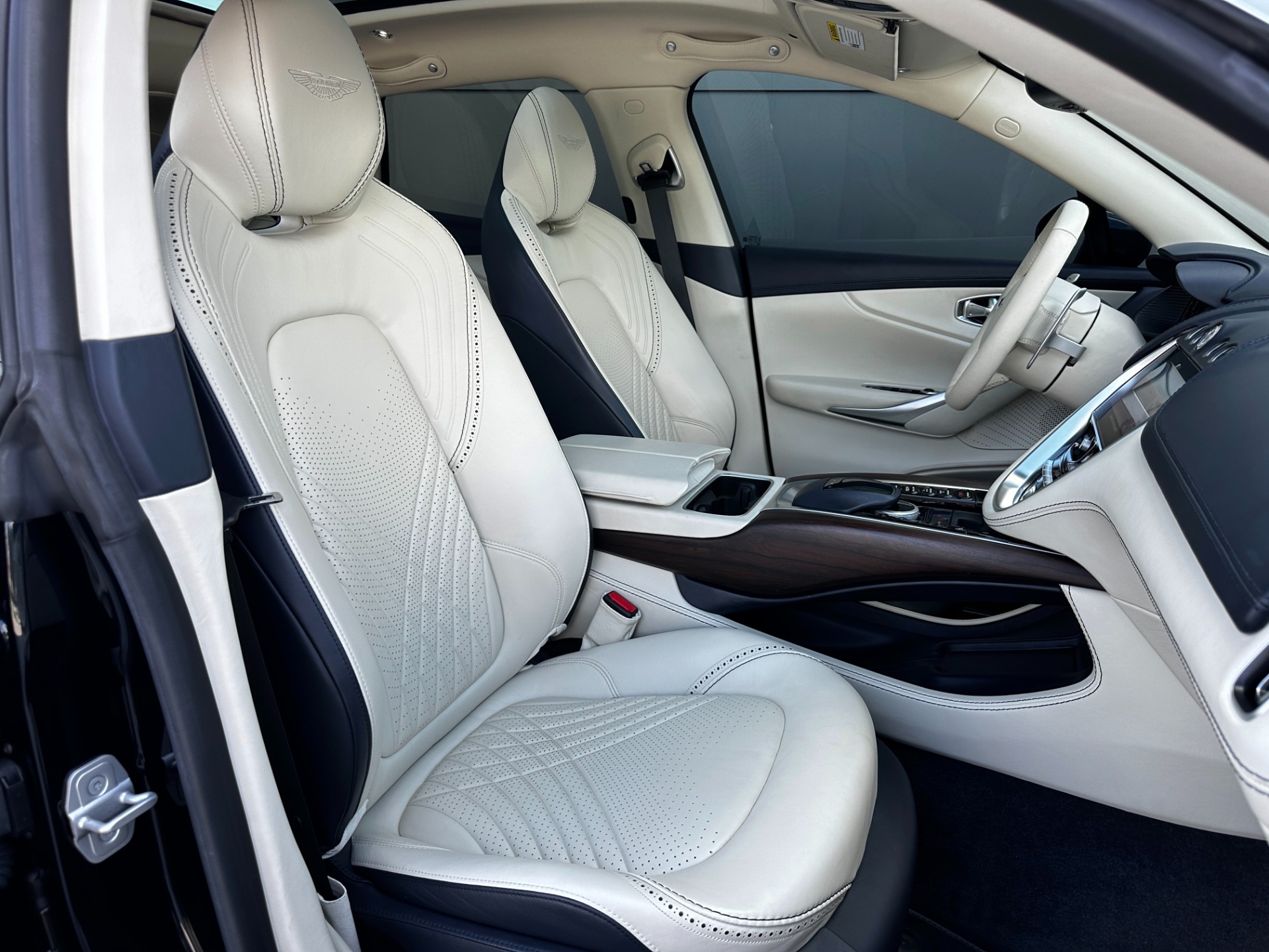 Used-2021-Aston-Martin-DBX