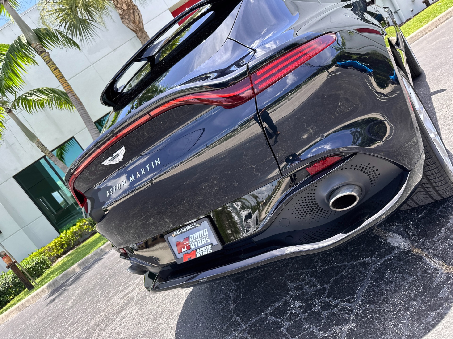 Used-2021-Aston-Martin-DBX