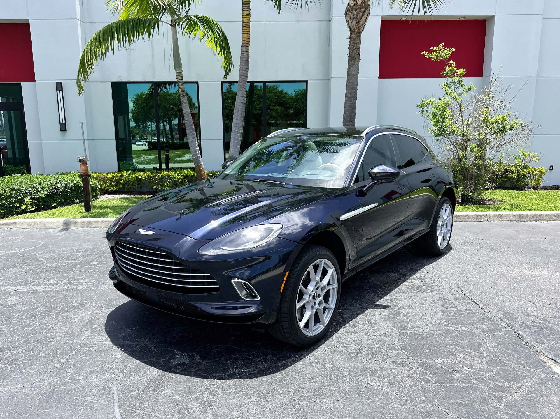 Used-2021-Aston-Martin-DBX