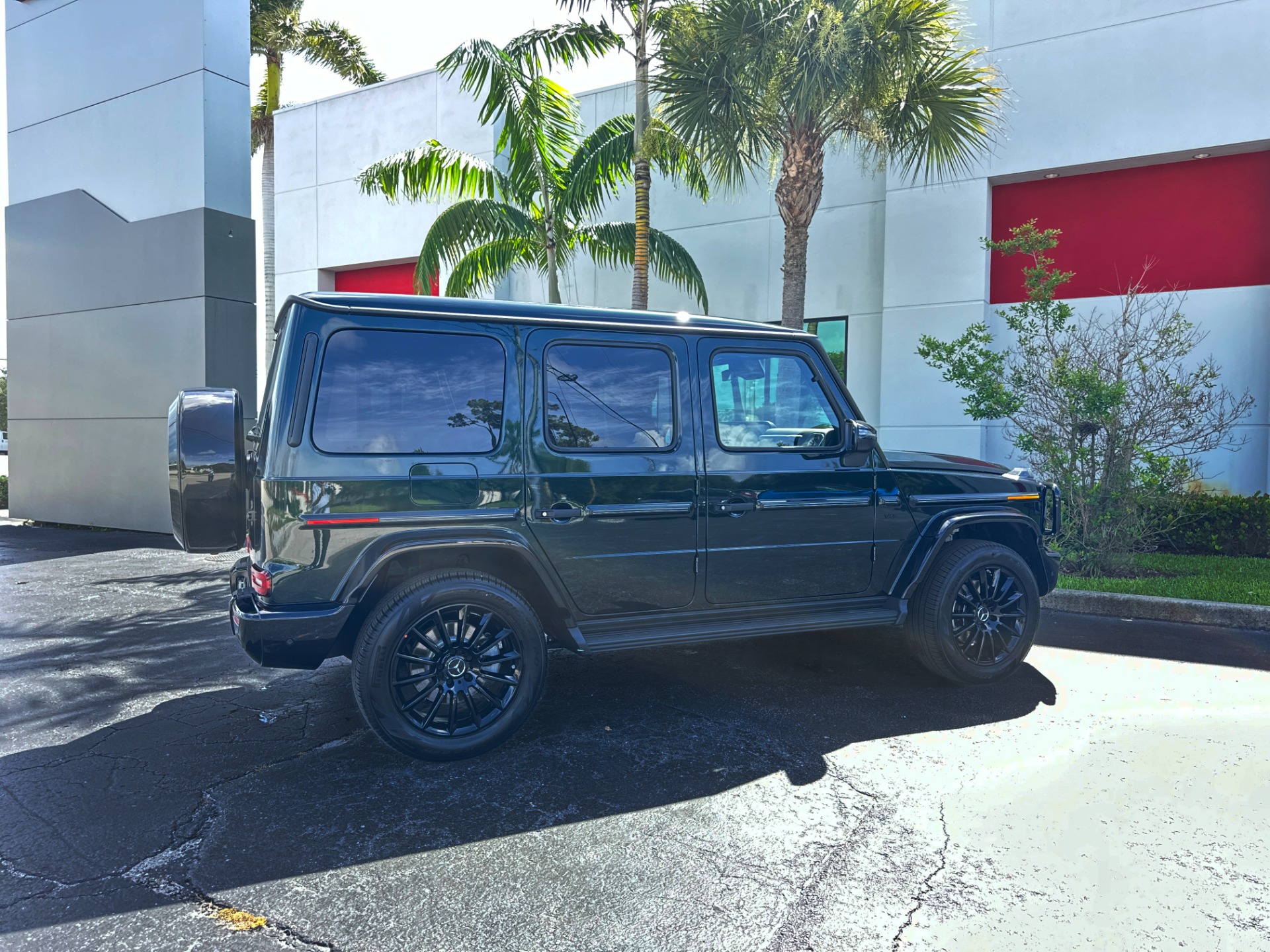Used-2024-Mercedes-Benz-G-Class-G-550