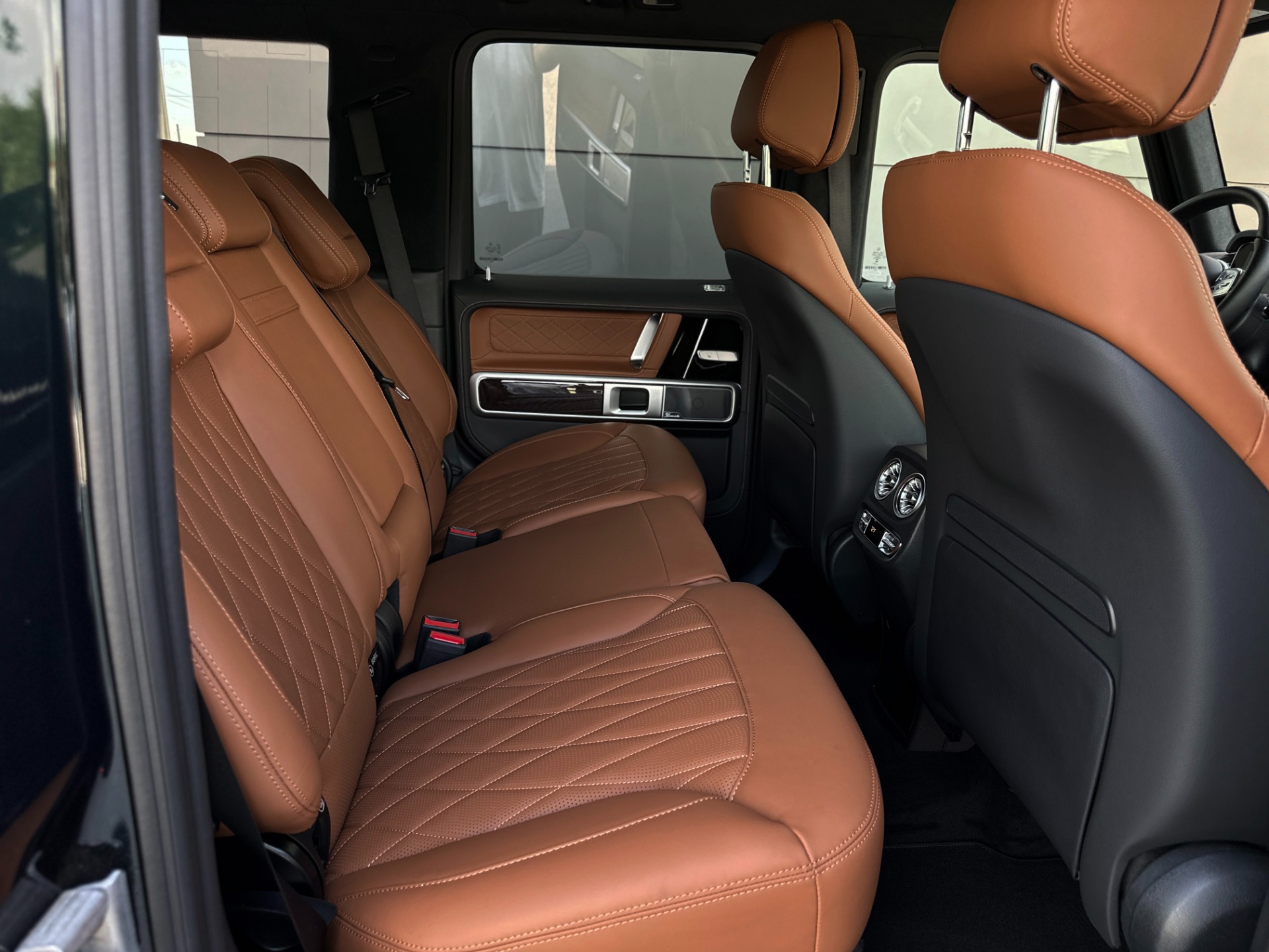 Used-2024-Mercedes-Benz-G-Class-G-550