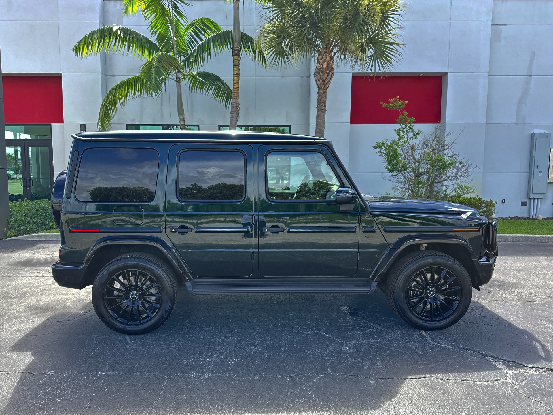 Used-2024-Mercedes-Benz-G-Class-G-550
