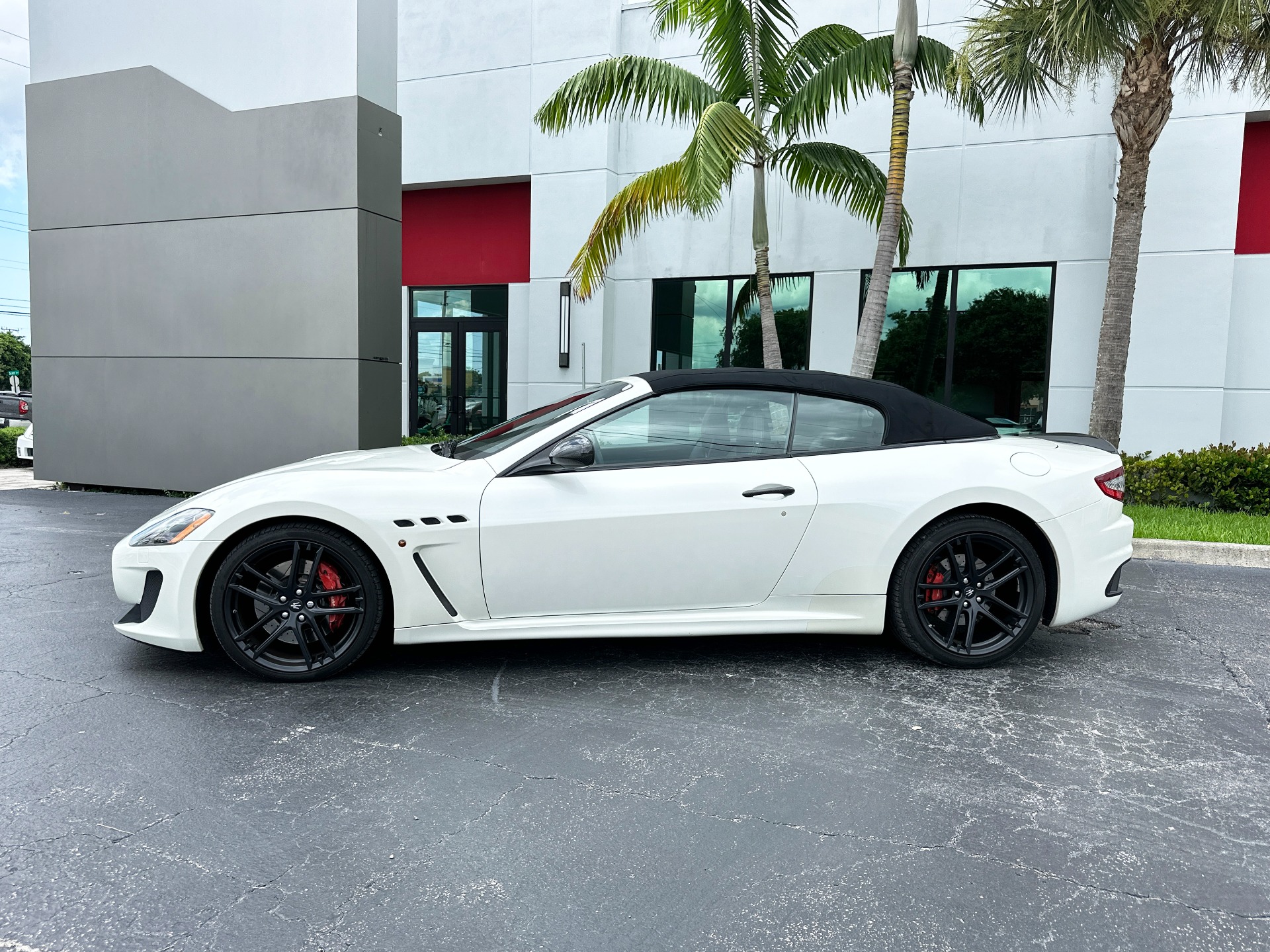 Used-2014-Maserati-GranTurismo-MC-Convertible