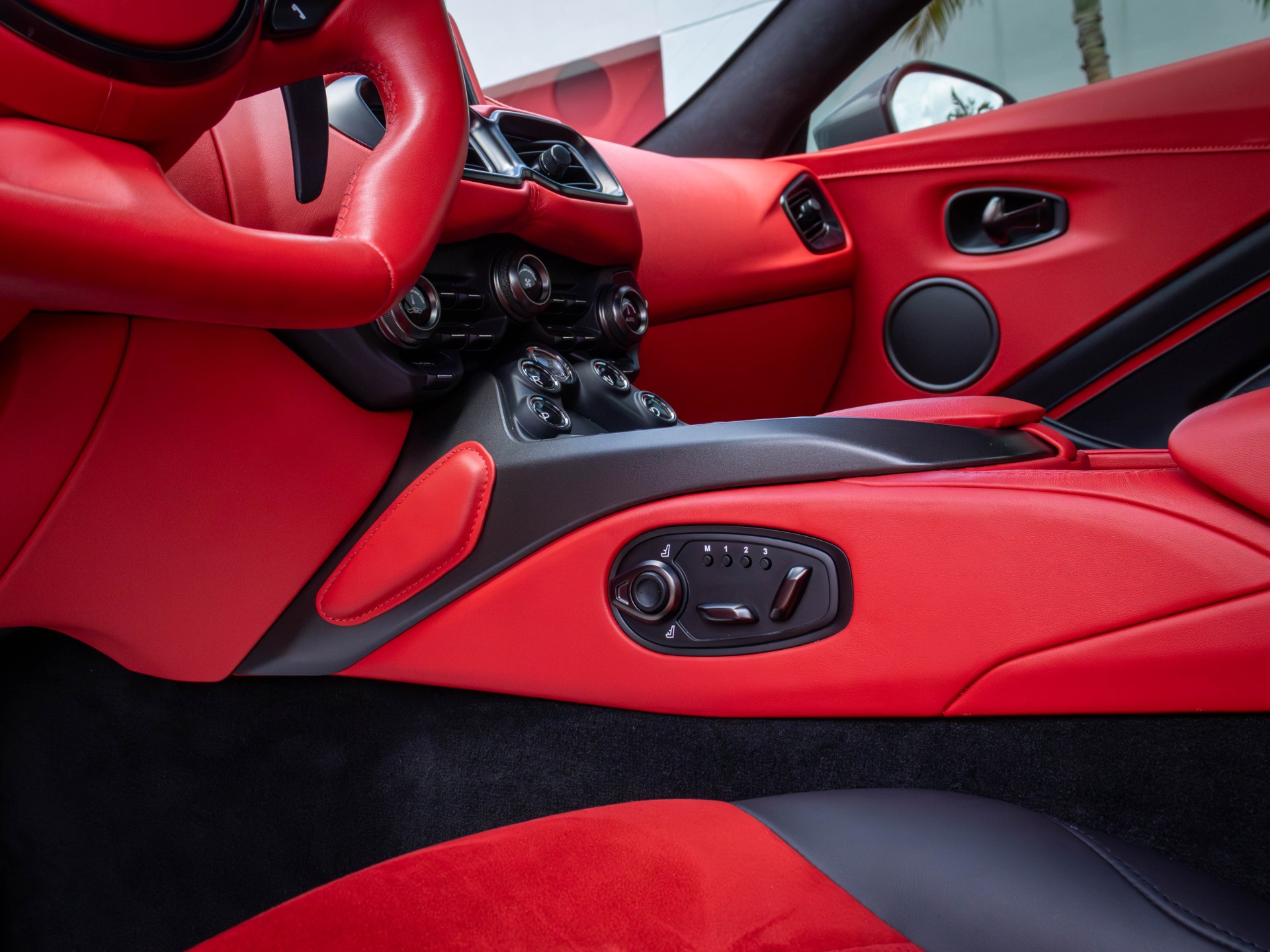 Used-2022-Aston-Martin-Vantage
