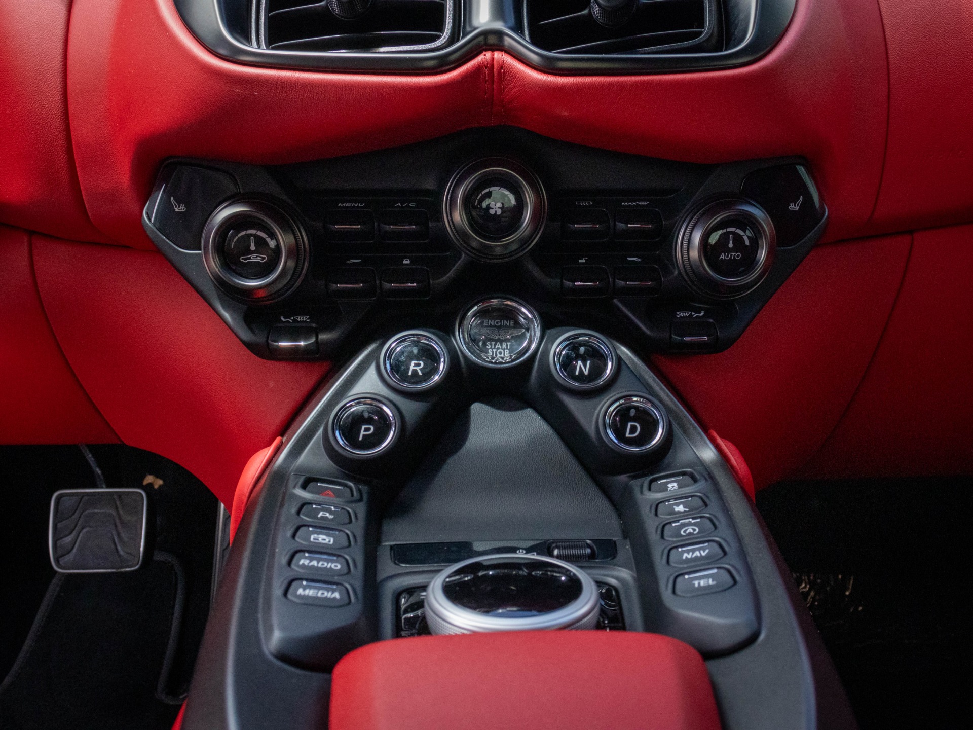 Used-2022-Aston-Martin-Vantage