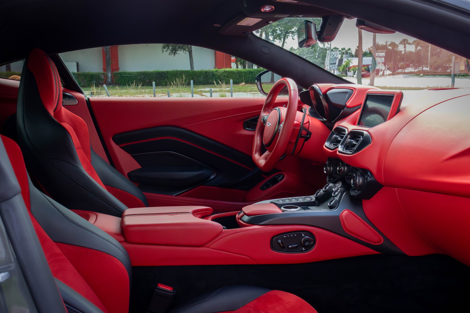 Used-2022-Aston-Martin-Vantage