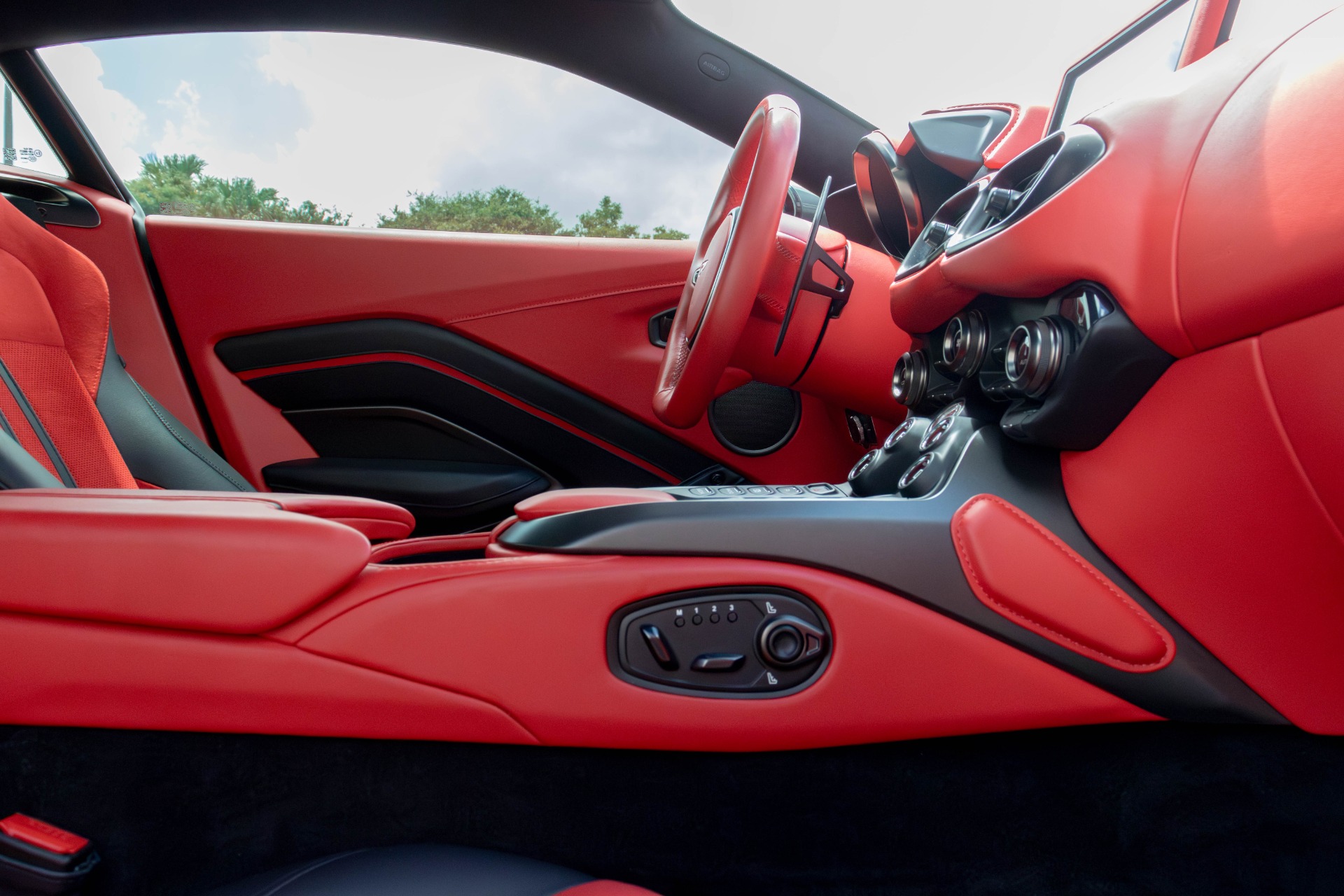 Used-2022-Aston-Martin-Vantage