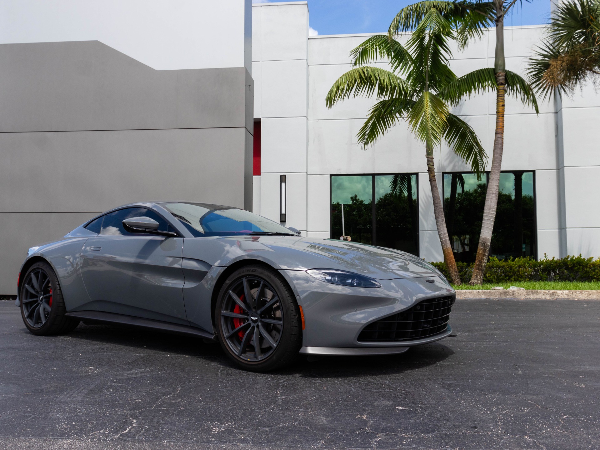 Used-2022-Aston-Martin-Vantage