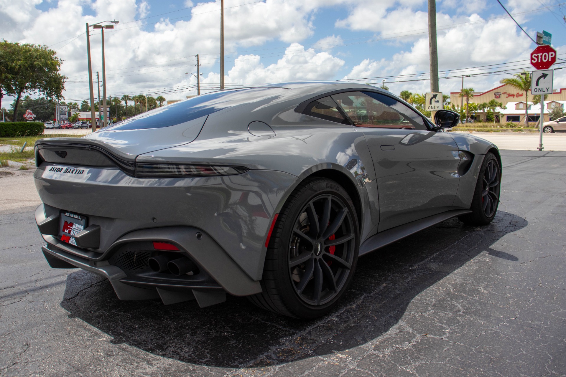 Used-2022-Aston-Martin-Vantage