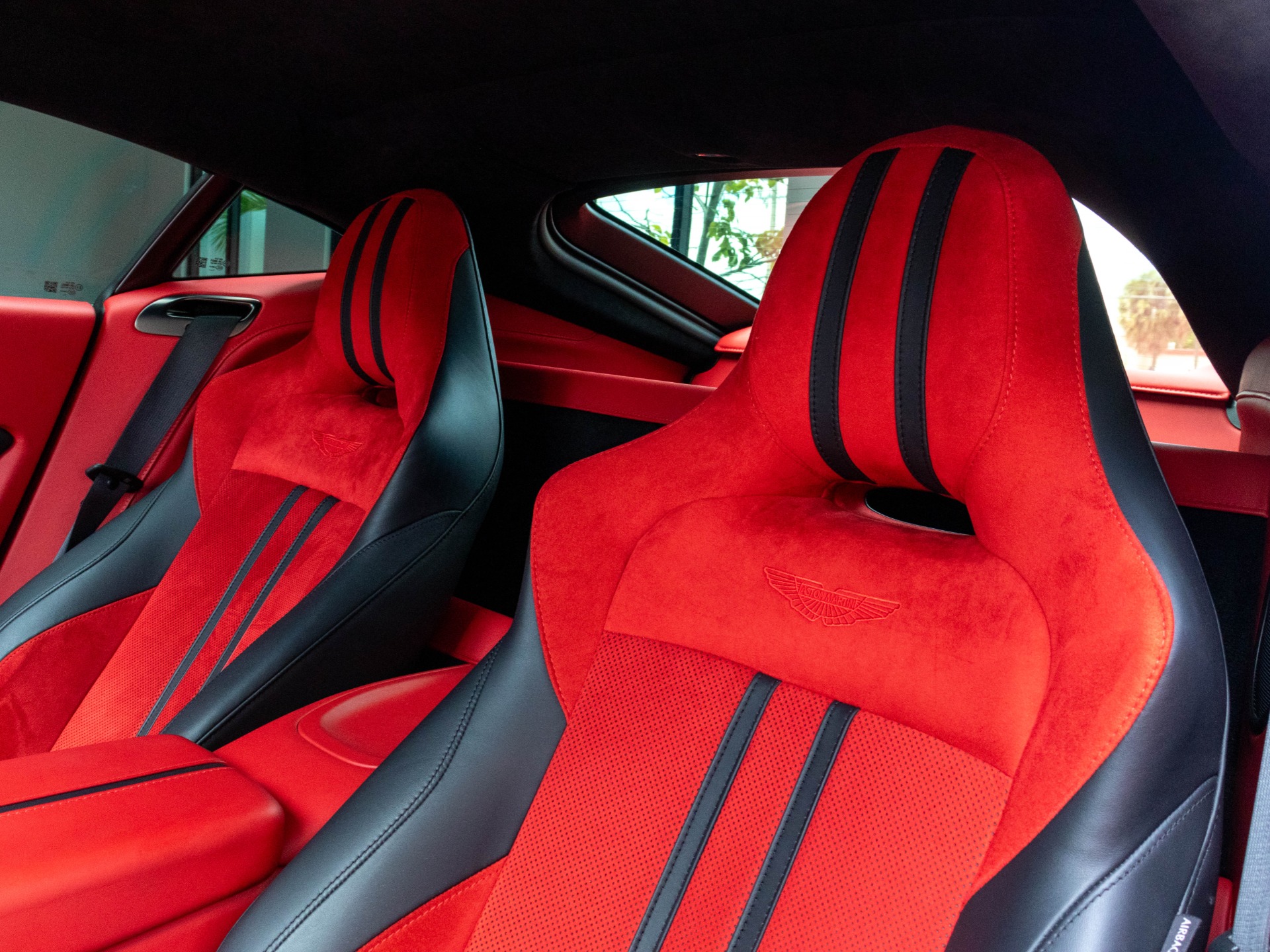 Used-2022-Aston-Martin-Vantage