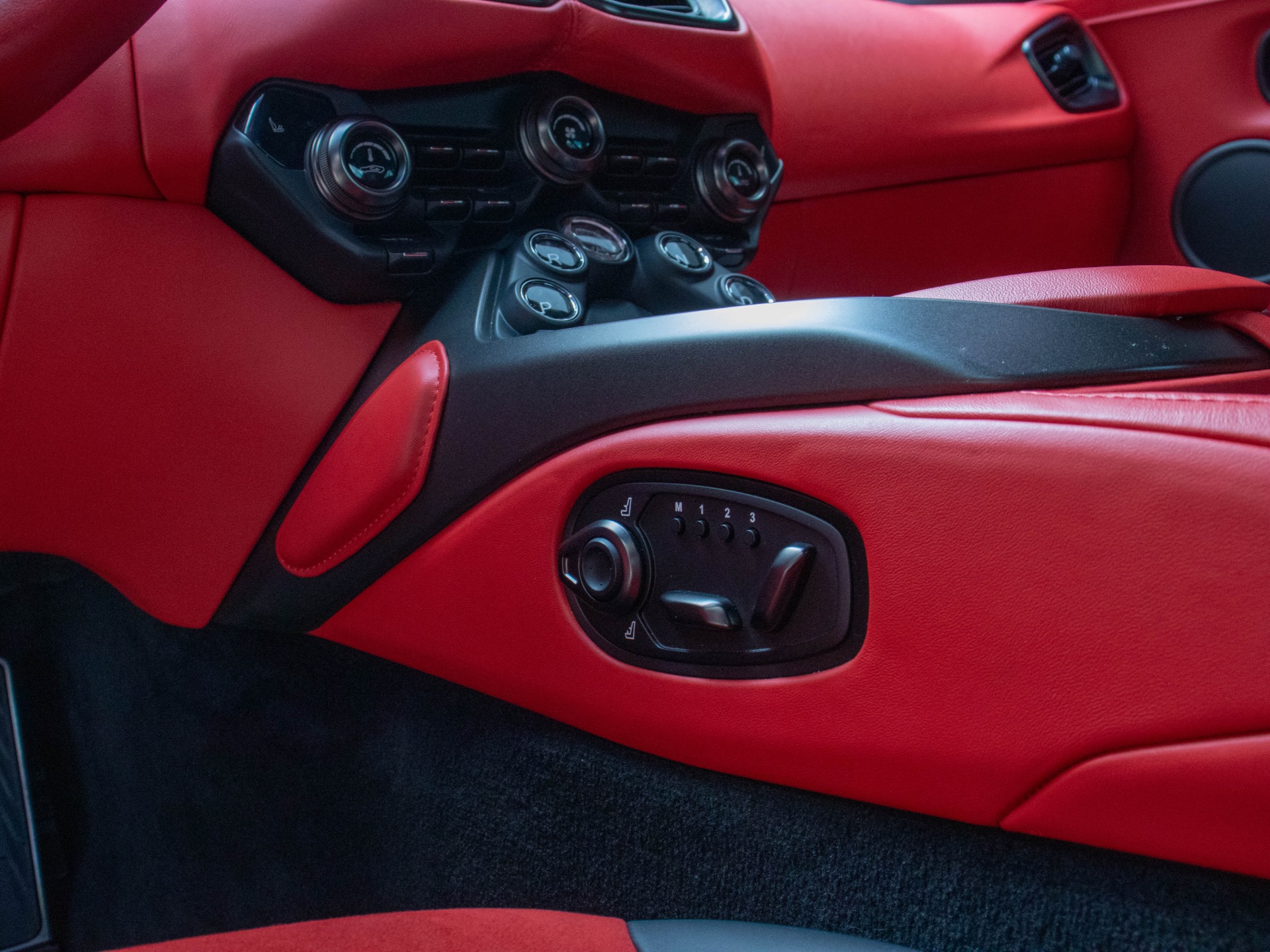 Used-2022-Aston-Martin-Vantage
