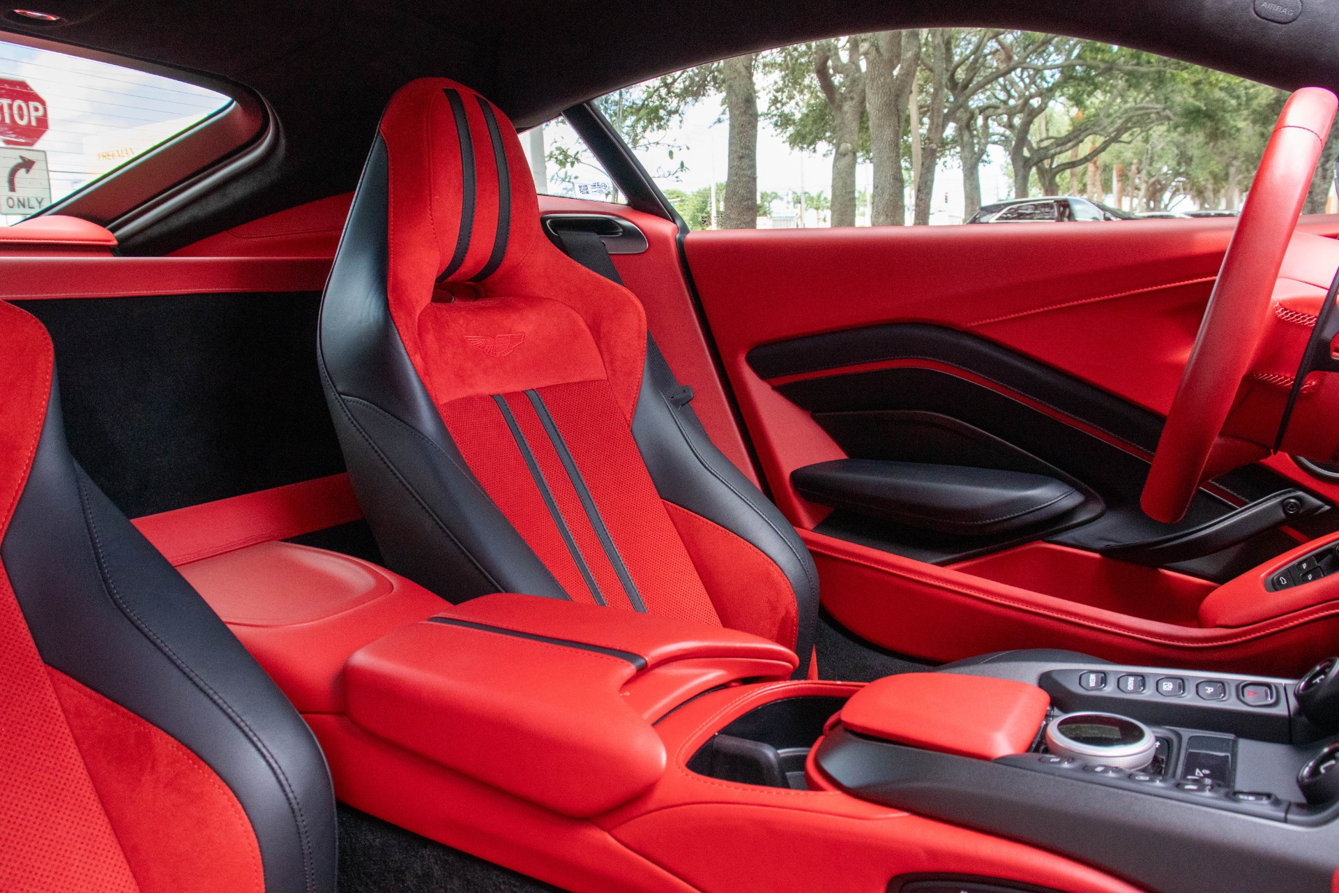 Used-2022-Aston-Martin-Vantage