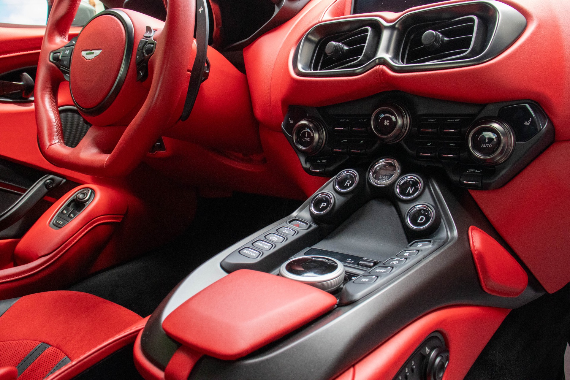 Used-2022-Aston-Martin-Vantage