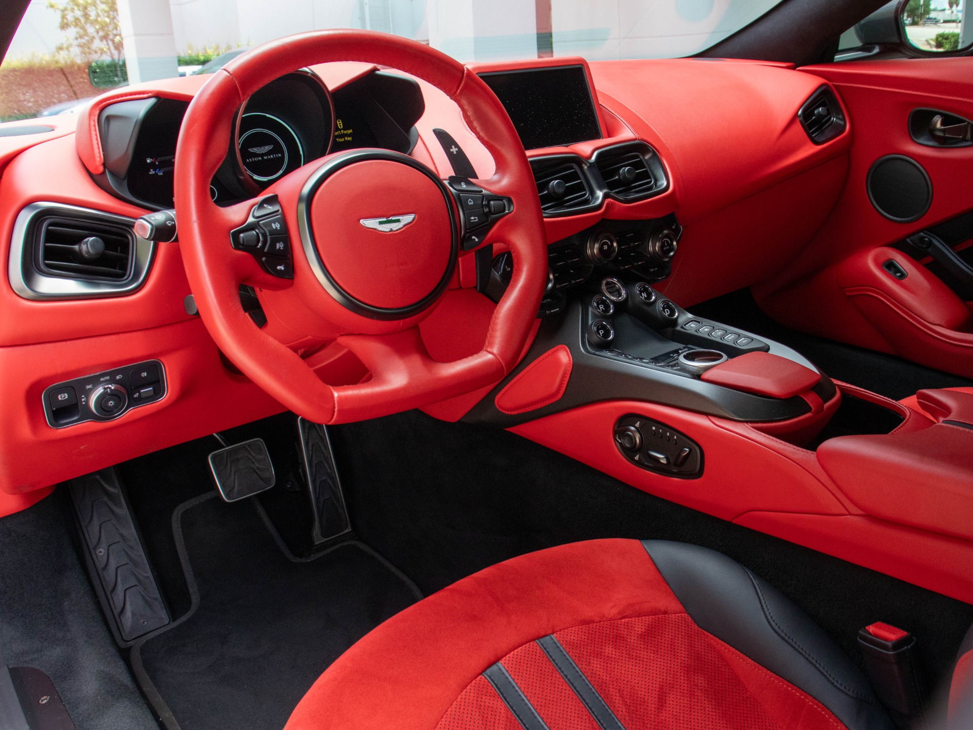 Used-2022-Aston-Martin-Vantage
