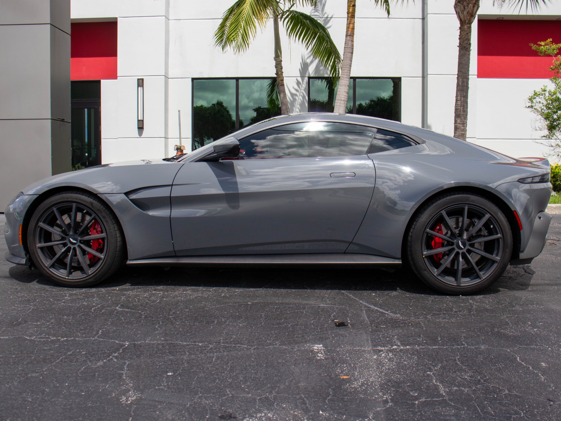 Used-2022-Aston-Martin-Vantage
