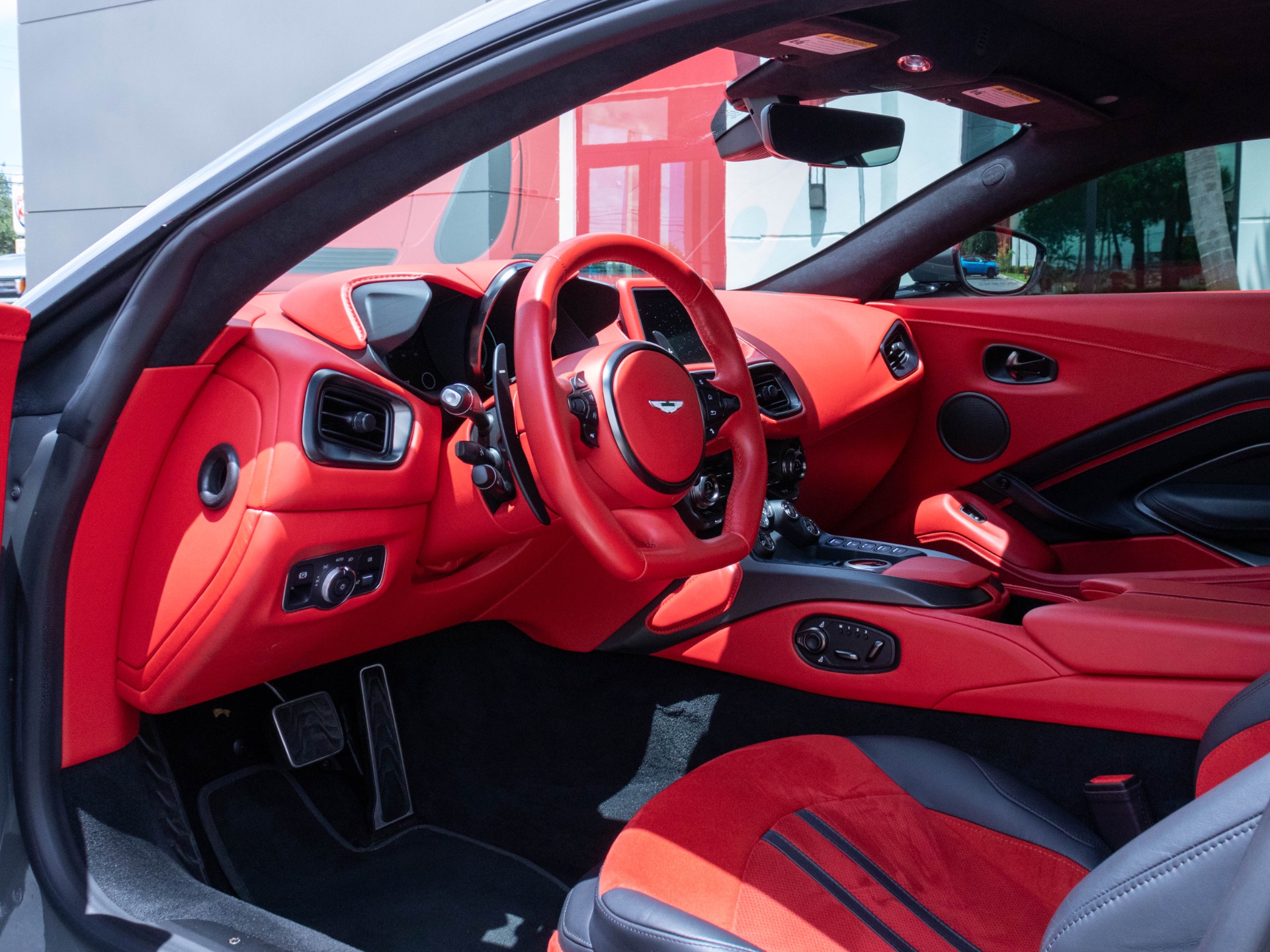 Used-2022-Aston-Martin-Vantage