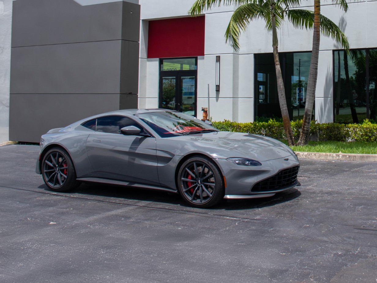 Used-2022-Aston-Martin-Vantage