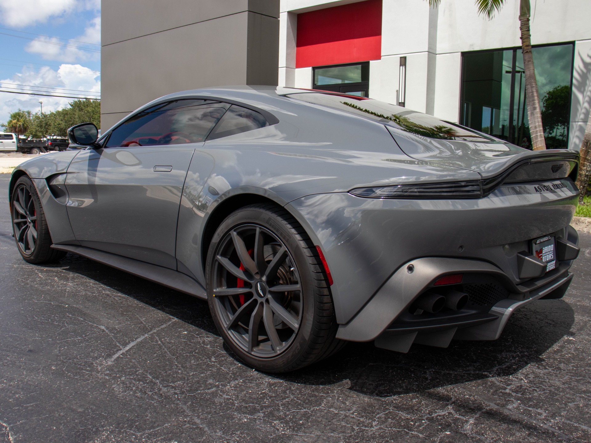 Used-2022-Aston-Martin-Vantage