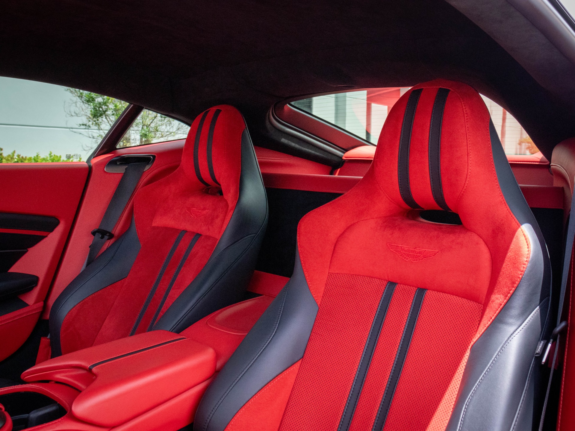 Used-2022-Aston-Martin-Vantage