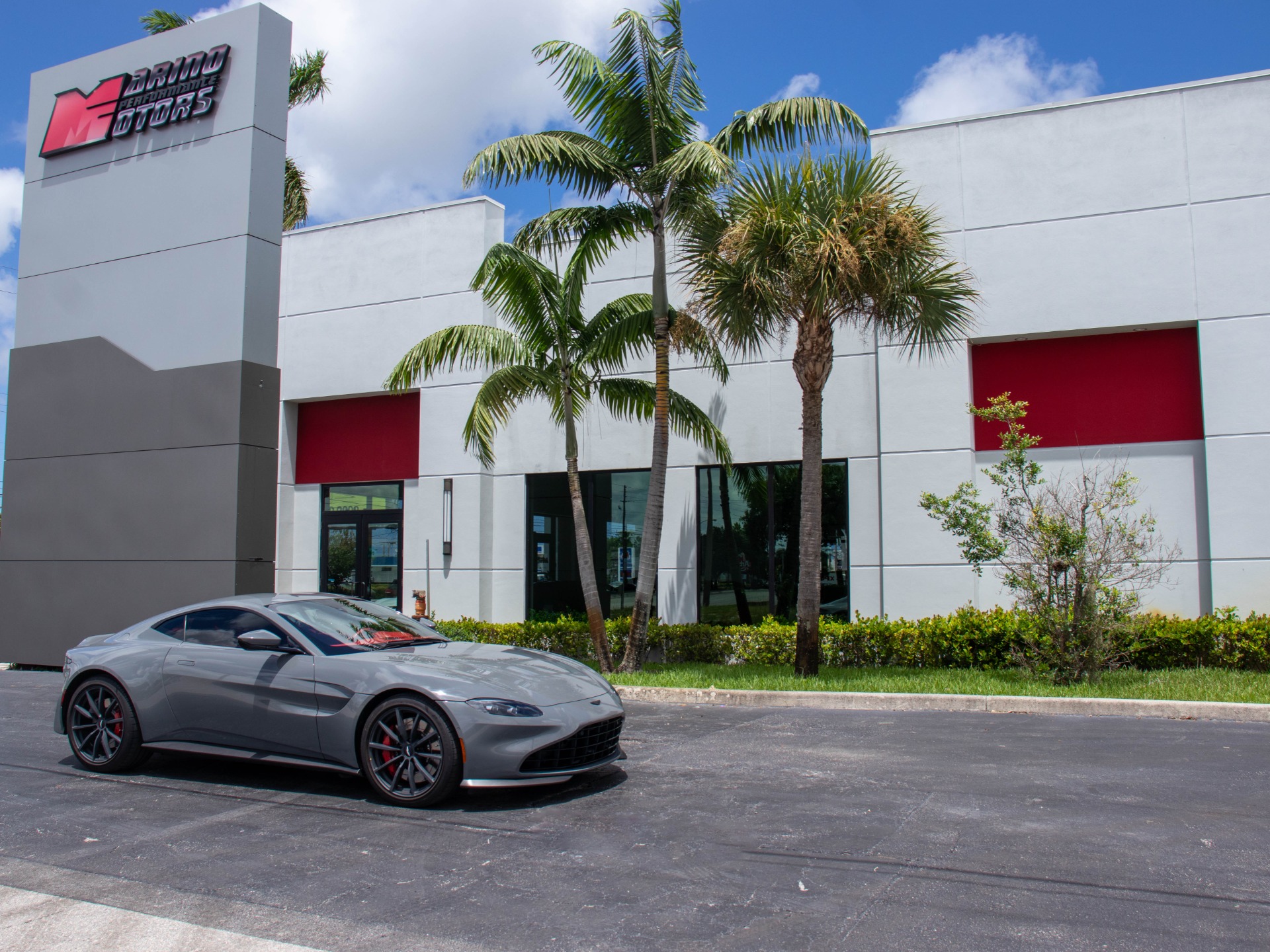 Used-2022-Aston-Martin-Vantage