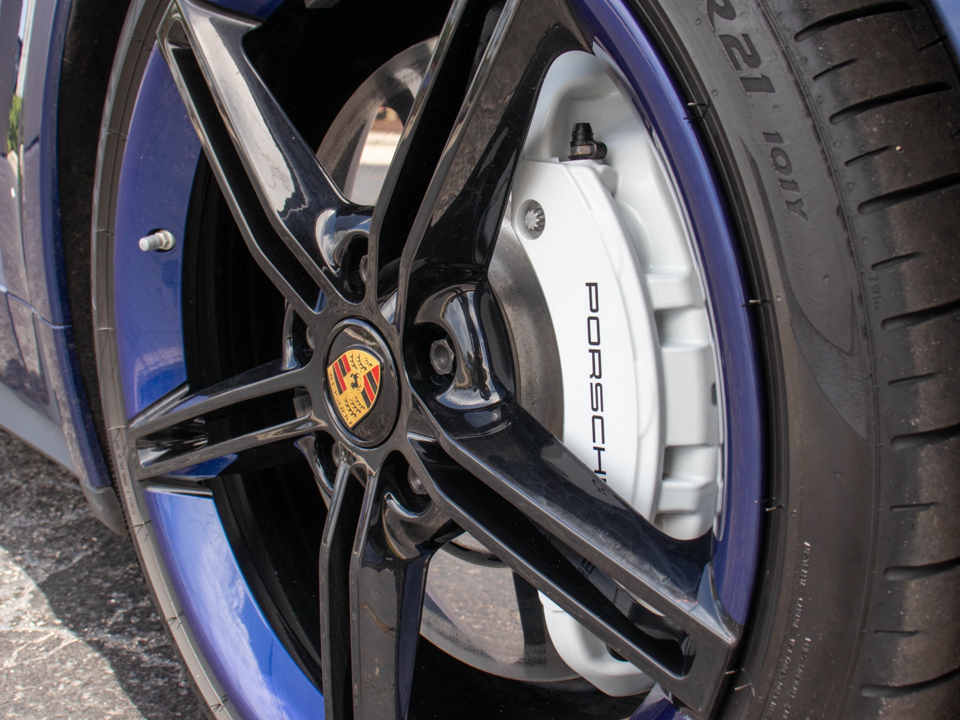 Used-2021-Porsche-Taycan